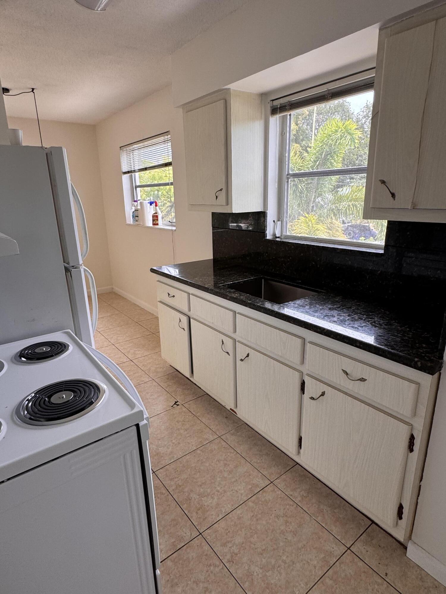 HOLLYWOOD - Residential Lease