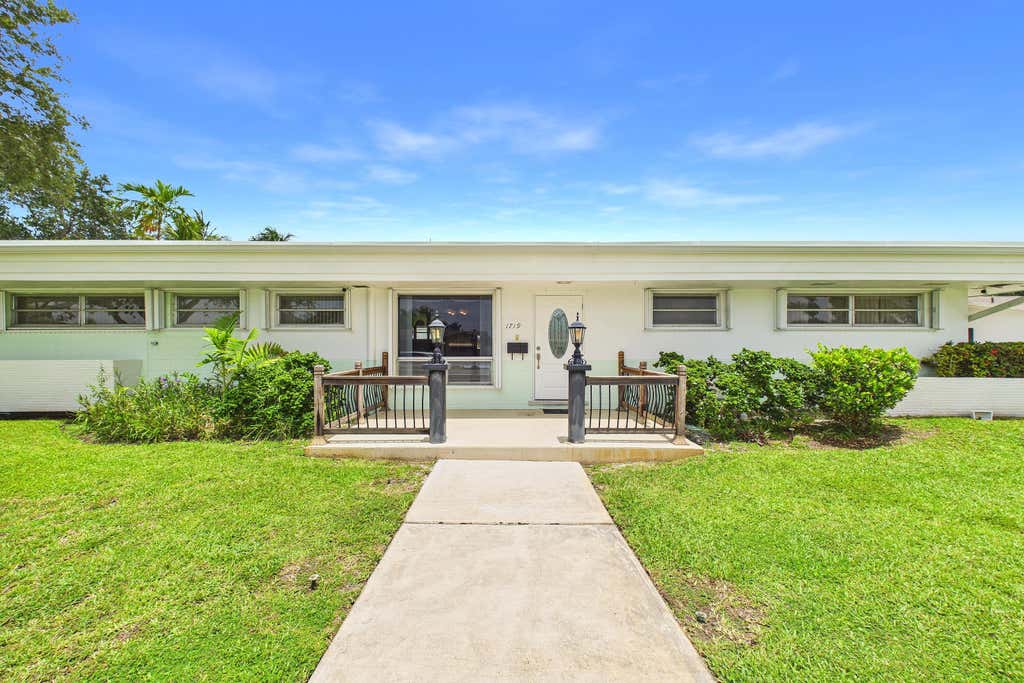 Photo of 1719 N 44th Avenue, Hollywood, FL 33021 (MLS # B26050528)