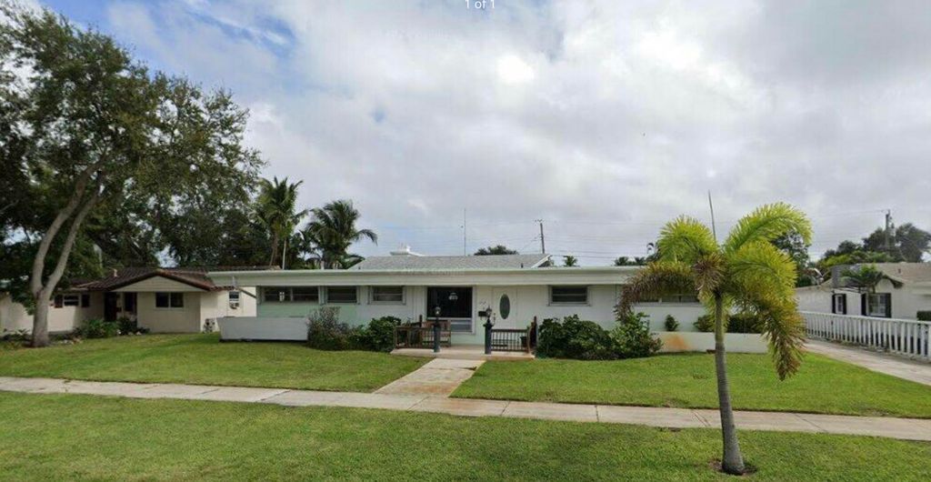 Photo of 1719 N 44th Avenue, Hollywood, FL 33021 (MLS # B26050528)