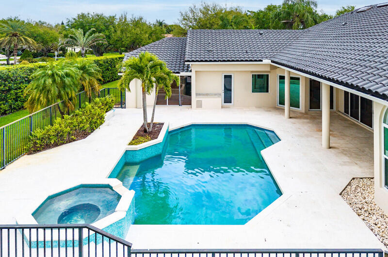 PARKLAND LAKES - Residential