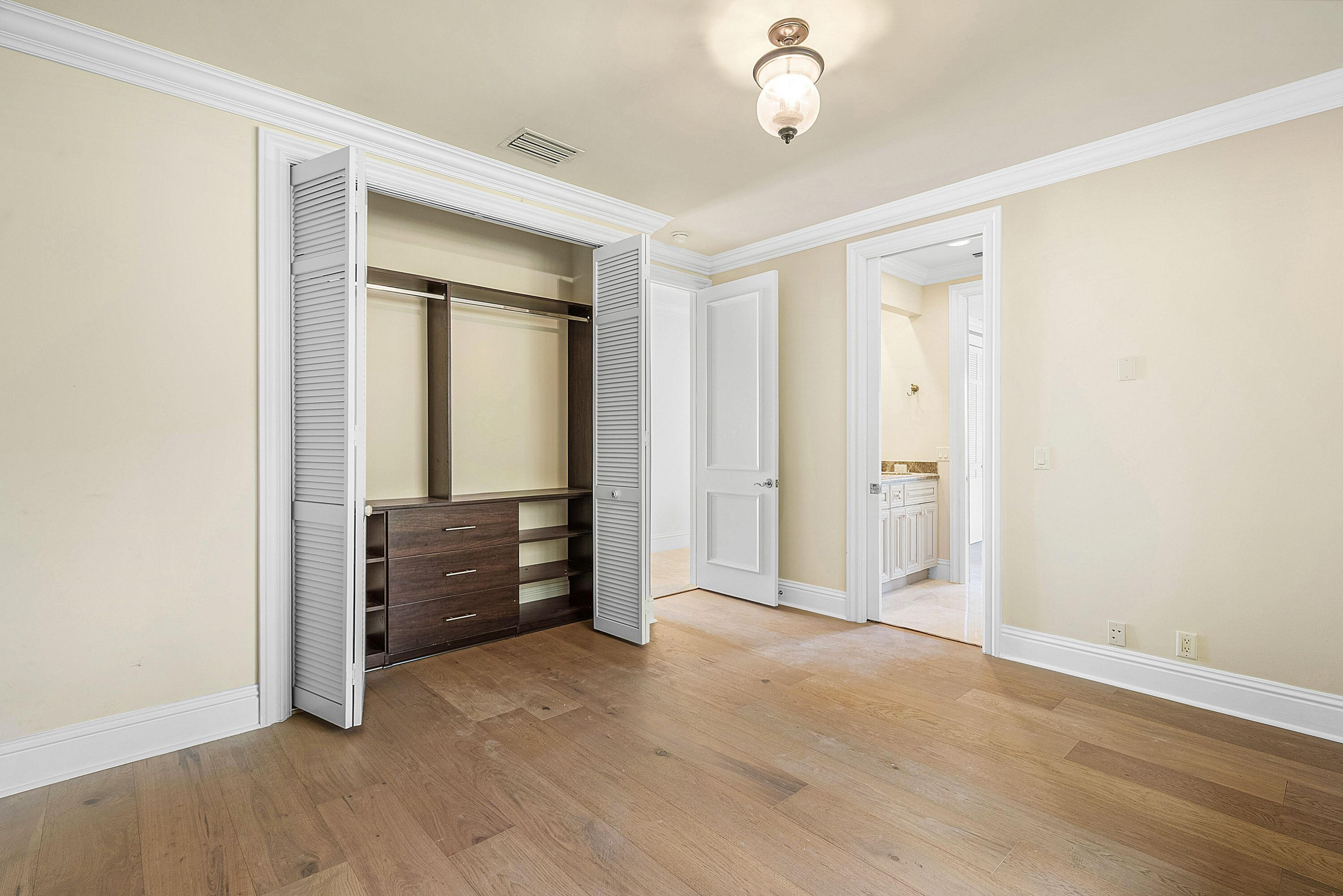 PARKLAND LAKES - Residential