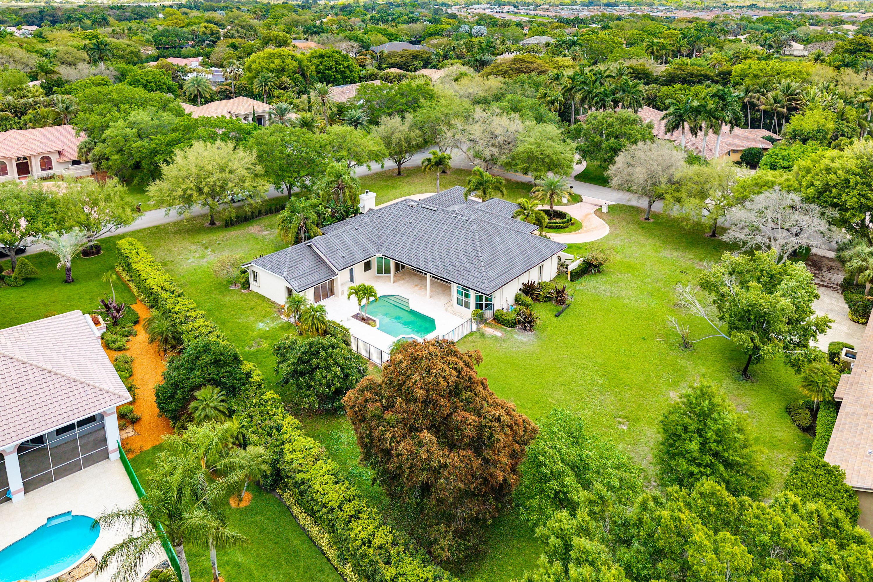 PARKLAND LAKES - Residential