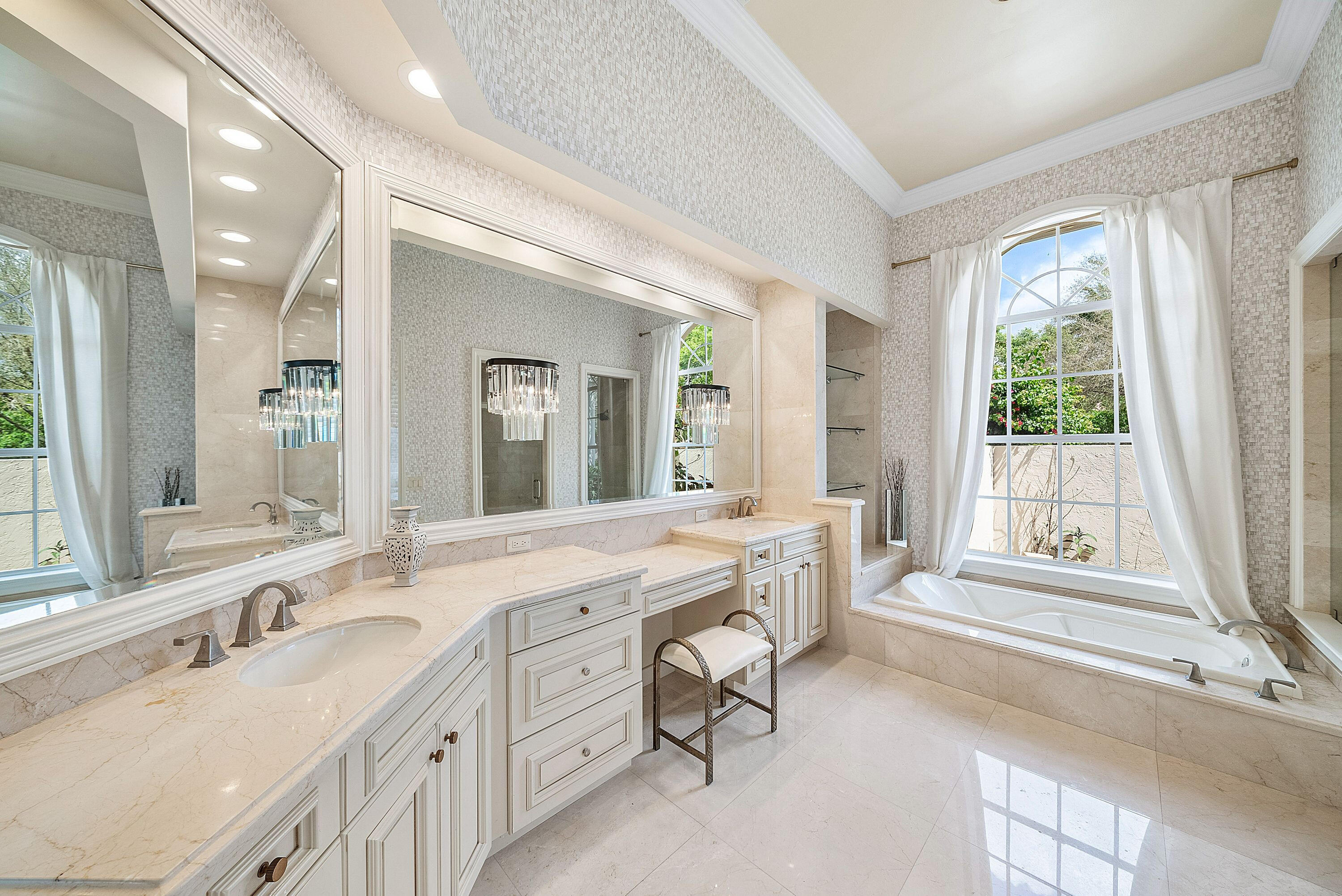 PARKLAND LAKES - Residential