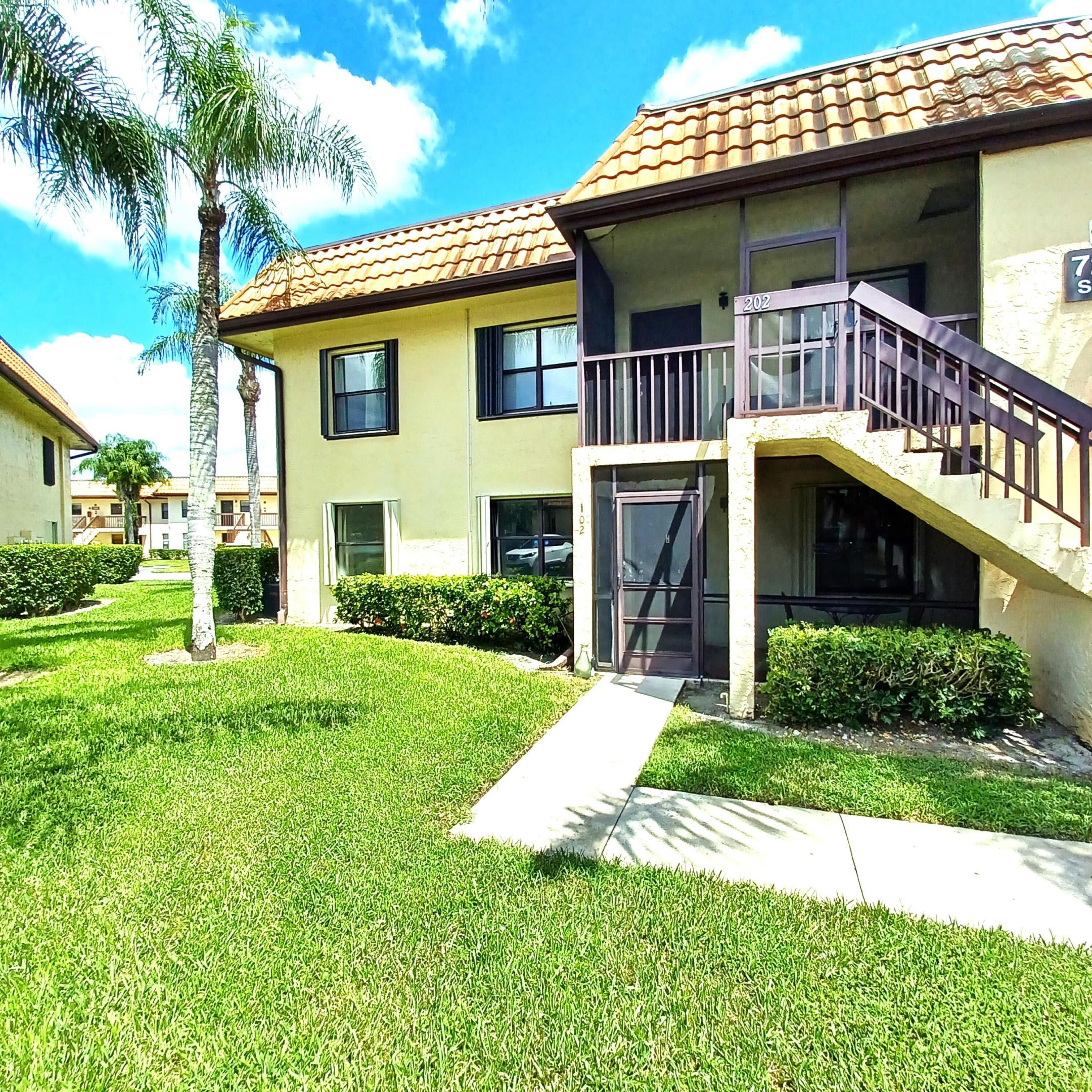 7221 Golf Colony Court 102, Lake Worth, FL, 33467/$149,900 2 7221 Golf Colony Court 102