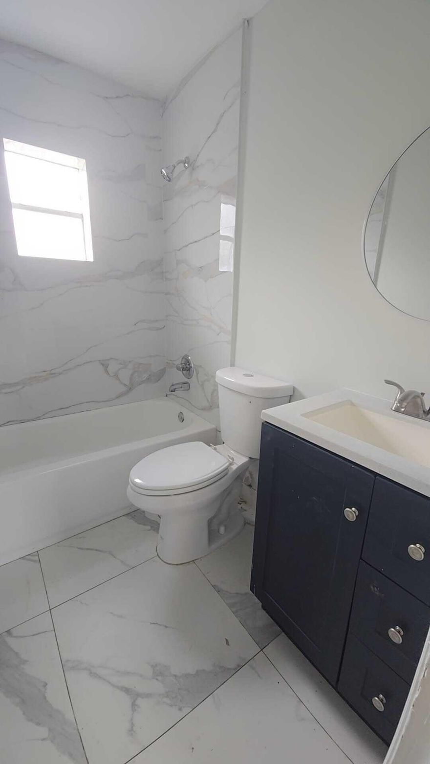 Fully renovated 2-bedroom, 1-bathroom apartment in a desirable location! There is plenty of natural light throughout. Move-in ready with a functional layout perfect for comfortable living. Don't miss this opportunity to live in a well-maintained community close to shopping, dining, and transportation.