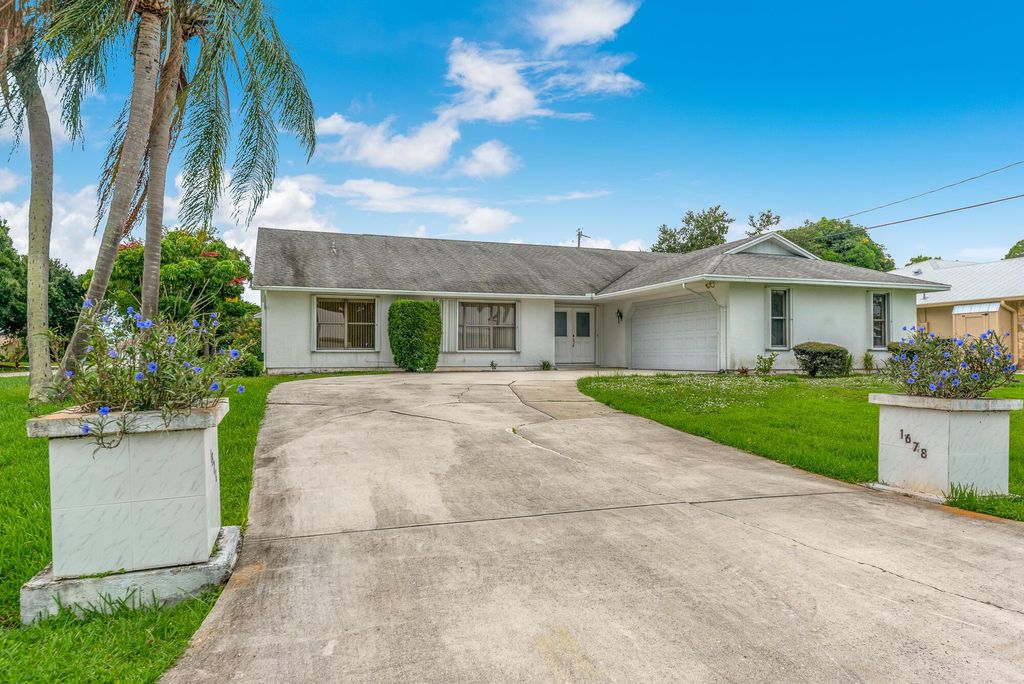 Photo of 1678 SE Holiday Road, Port Saint Lucie, FL 34952 (MLS # R11011766)