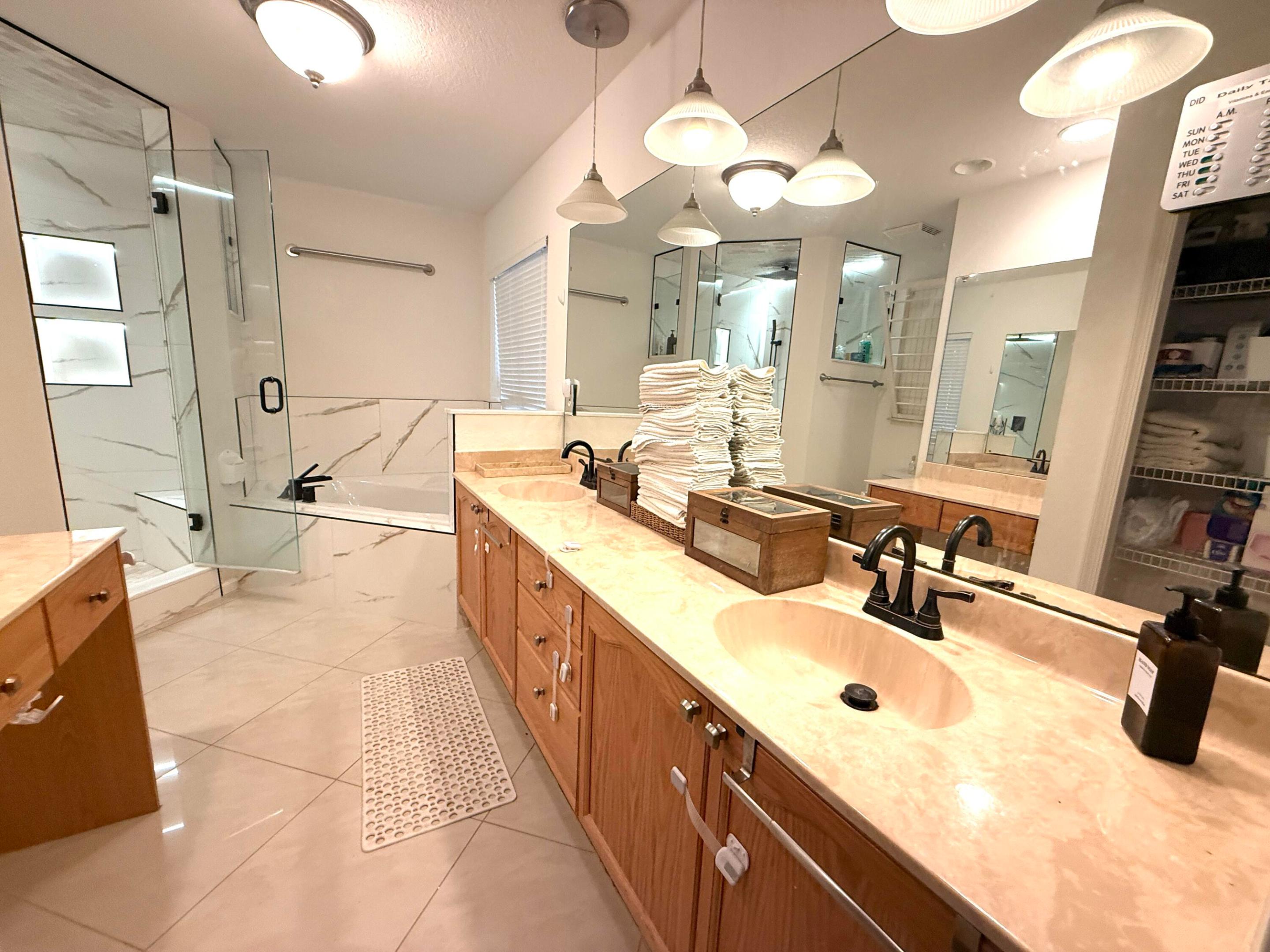 11-43-40~ N 237.9 FT OF S  3380.6 FT OF E 209.6 FT - Residential