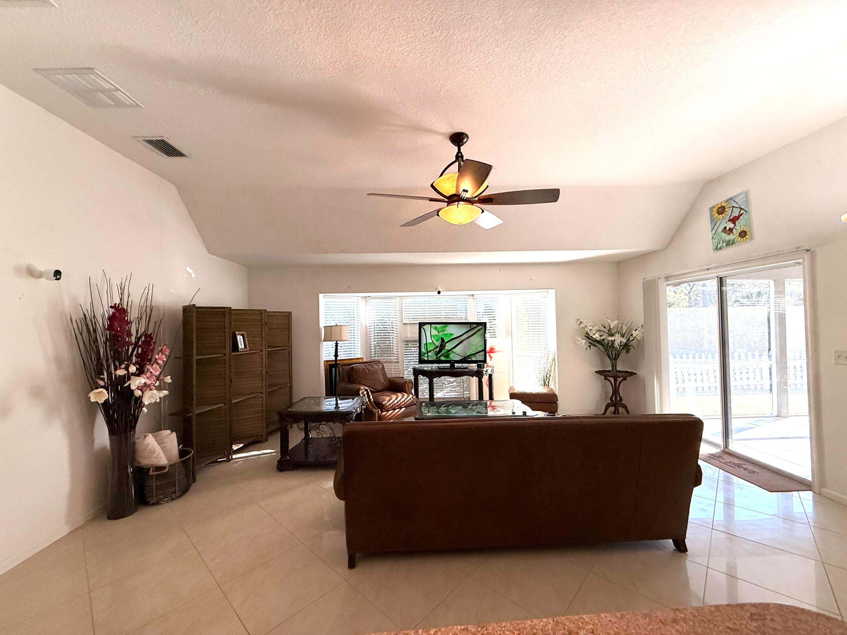 11-43-40~ N 237.9 FT OF S  3380.6 FT OF E 209.6 FT - Residential