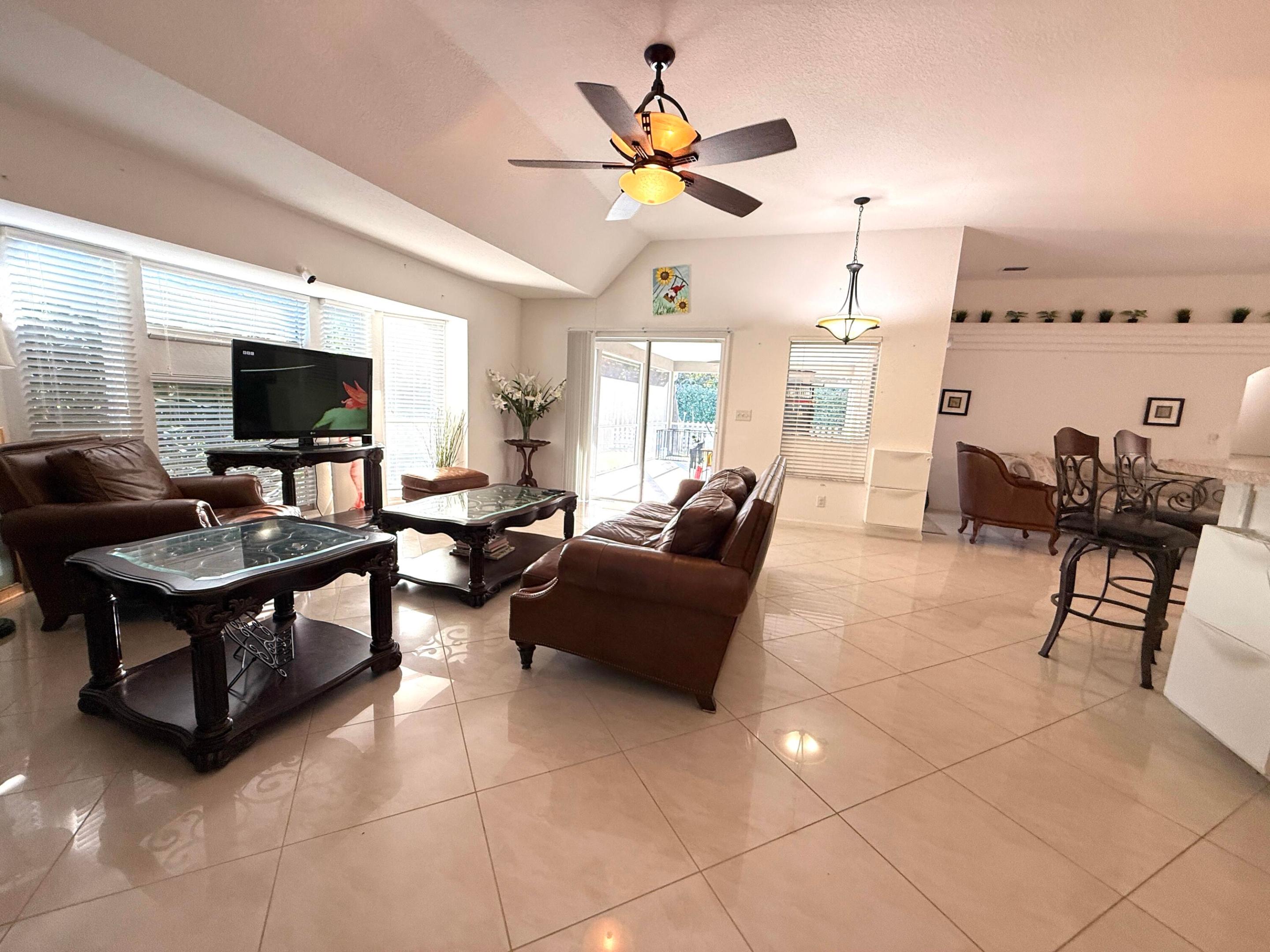 11-43-40~ N 237.9 FT OF S  3380.6 FT OF E 209.6 FT - Residential