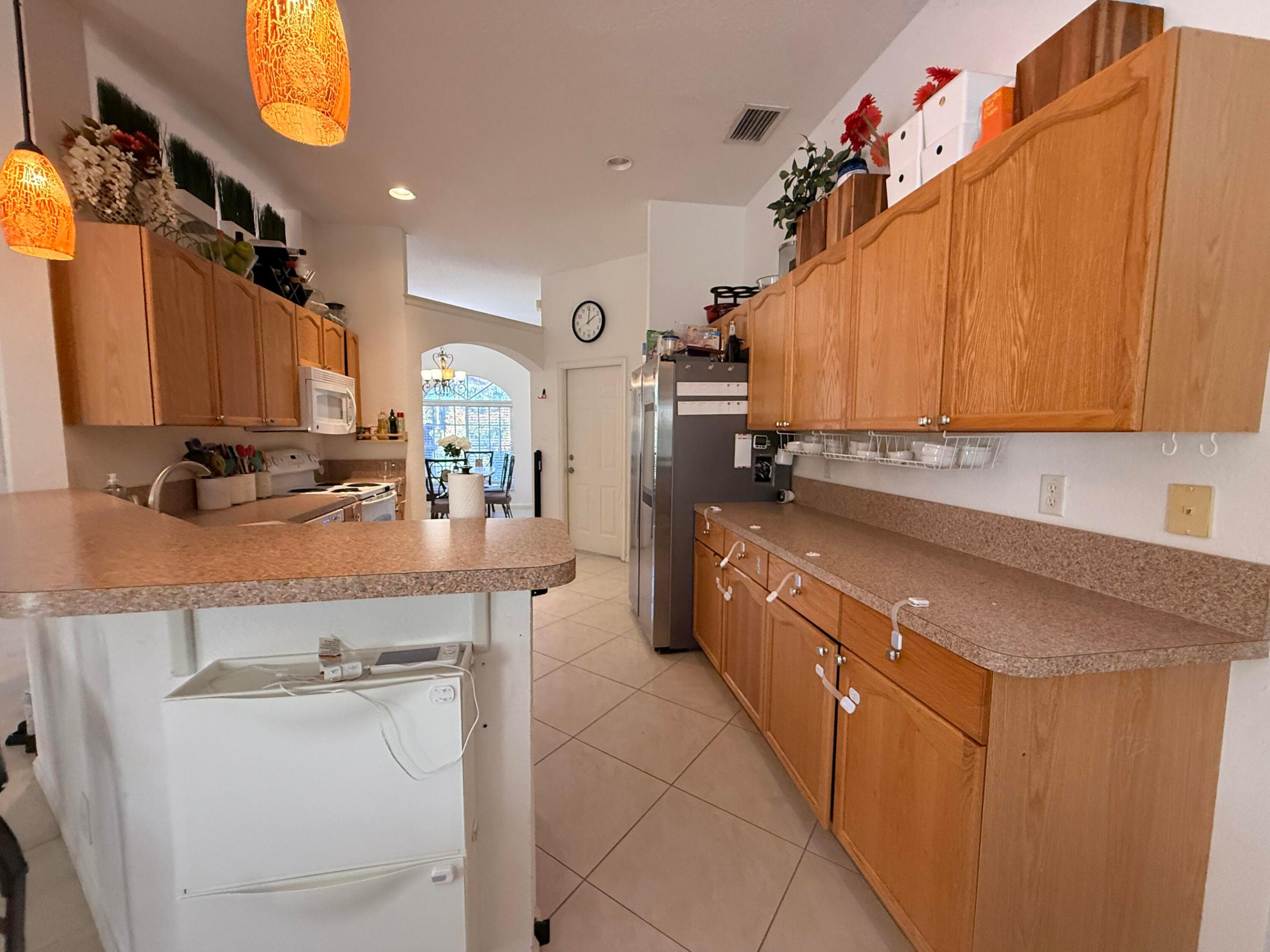 11-43-40~ N 237.9 FT OF S  3380.6 FT OF E 209.6 FT - Residential