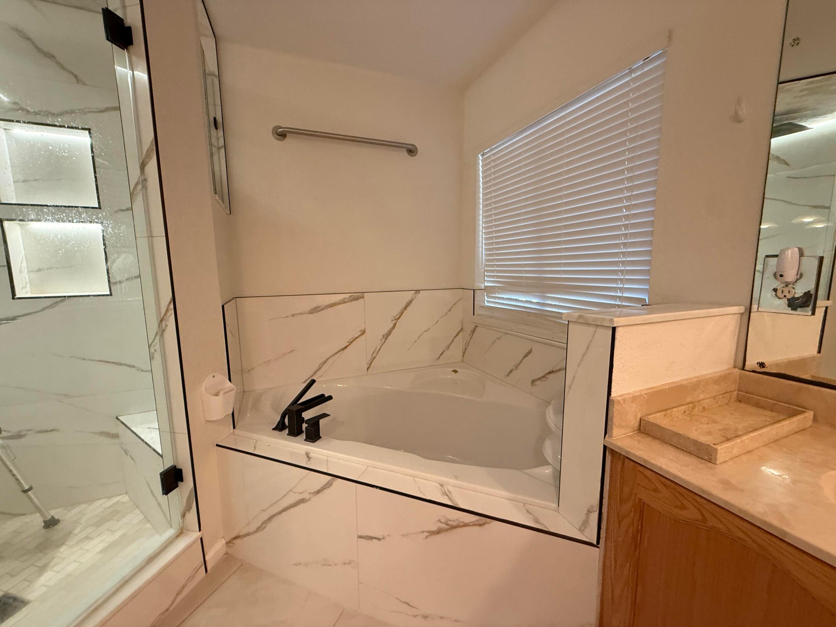 11-43-40~ N 237.9 FT OF S  3380.6 FT OF E 209.6 FT - Residential