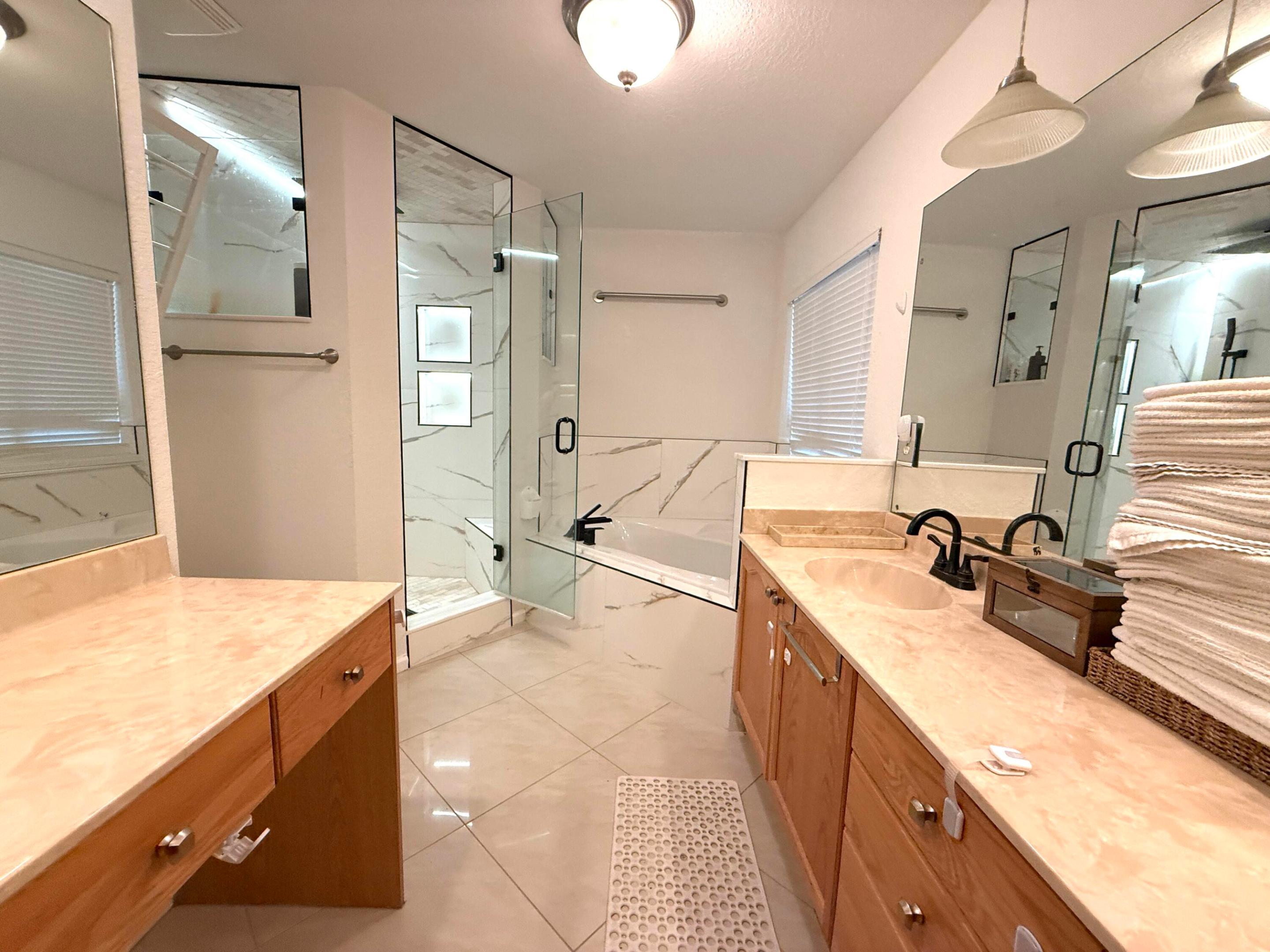 11-43-40~ N 237.9 FT OF S  3380.6 FT OF E 209.6 FT - Residential