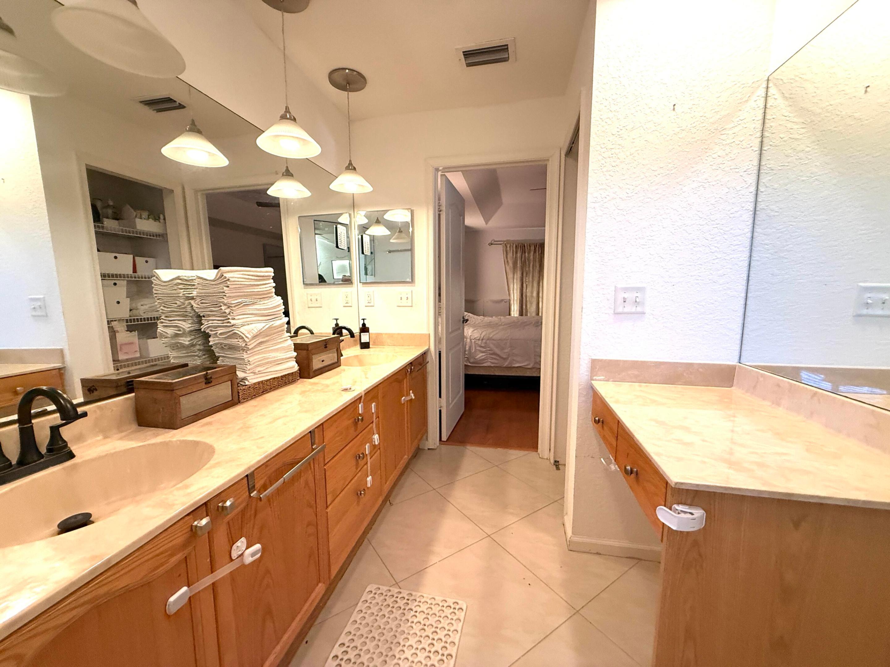 11-43-40~ N 237.9 FT OF S  3380.6 FT OF E 209.6 FT - Residential