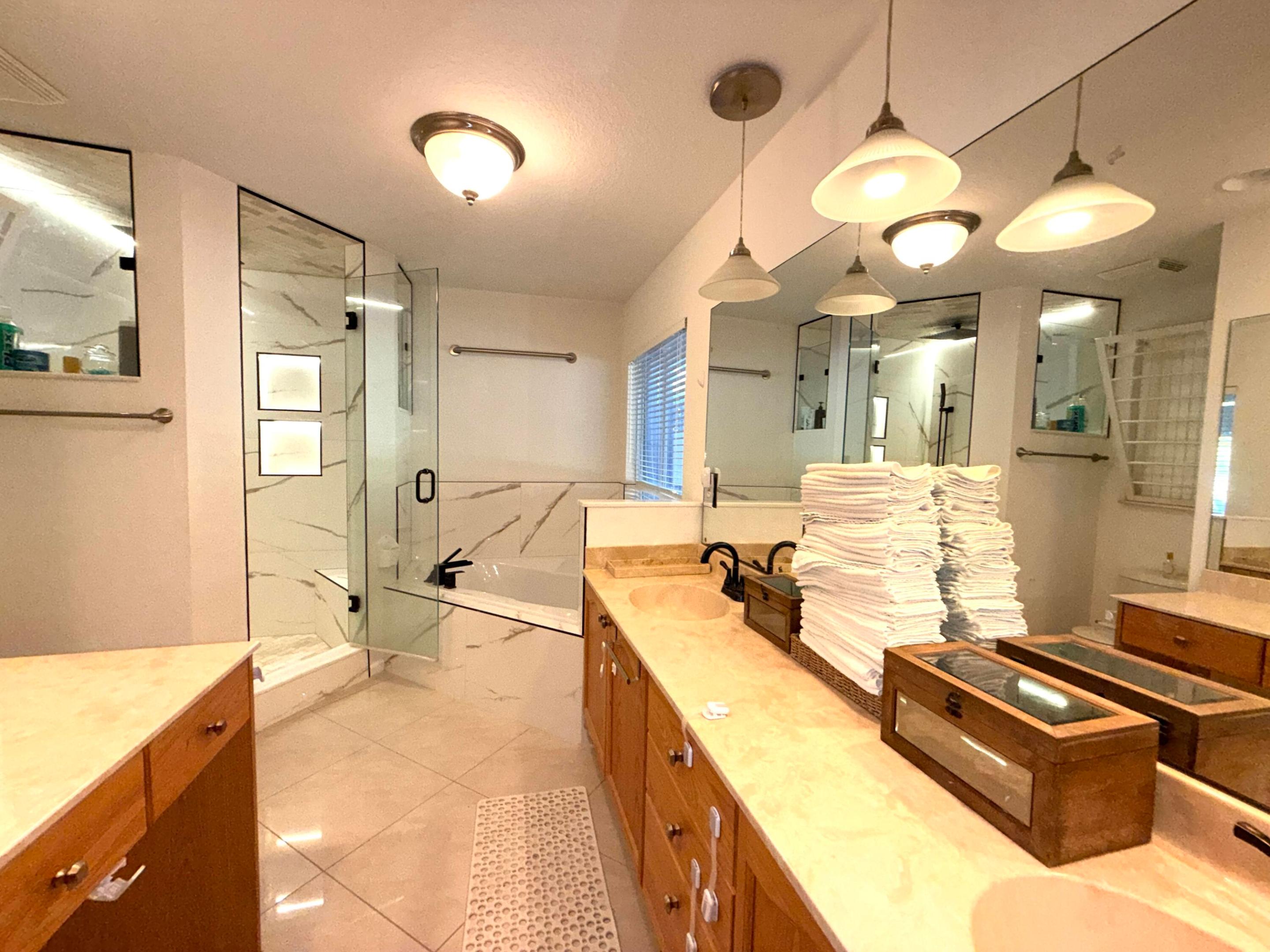 11-43-40~ N 237.9 FT OF S  3380.6 FT OF E 209.6 FT - Residential