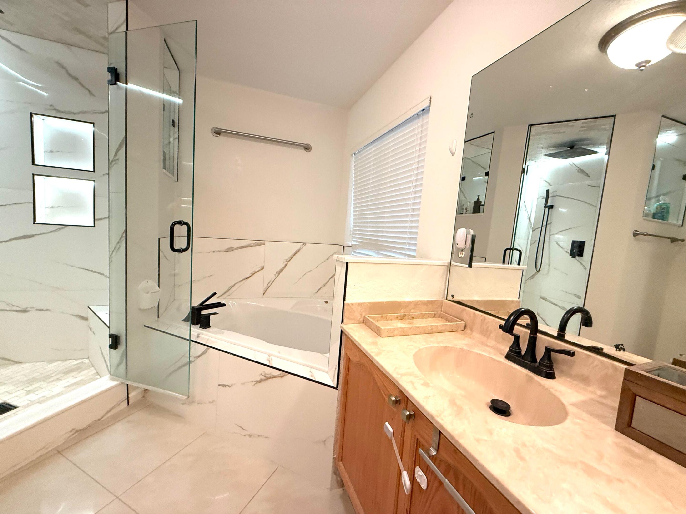 11-43-40~ N 237.9 FT OF S  3380.6 FT OF E 209.6 FT - Residential