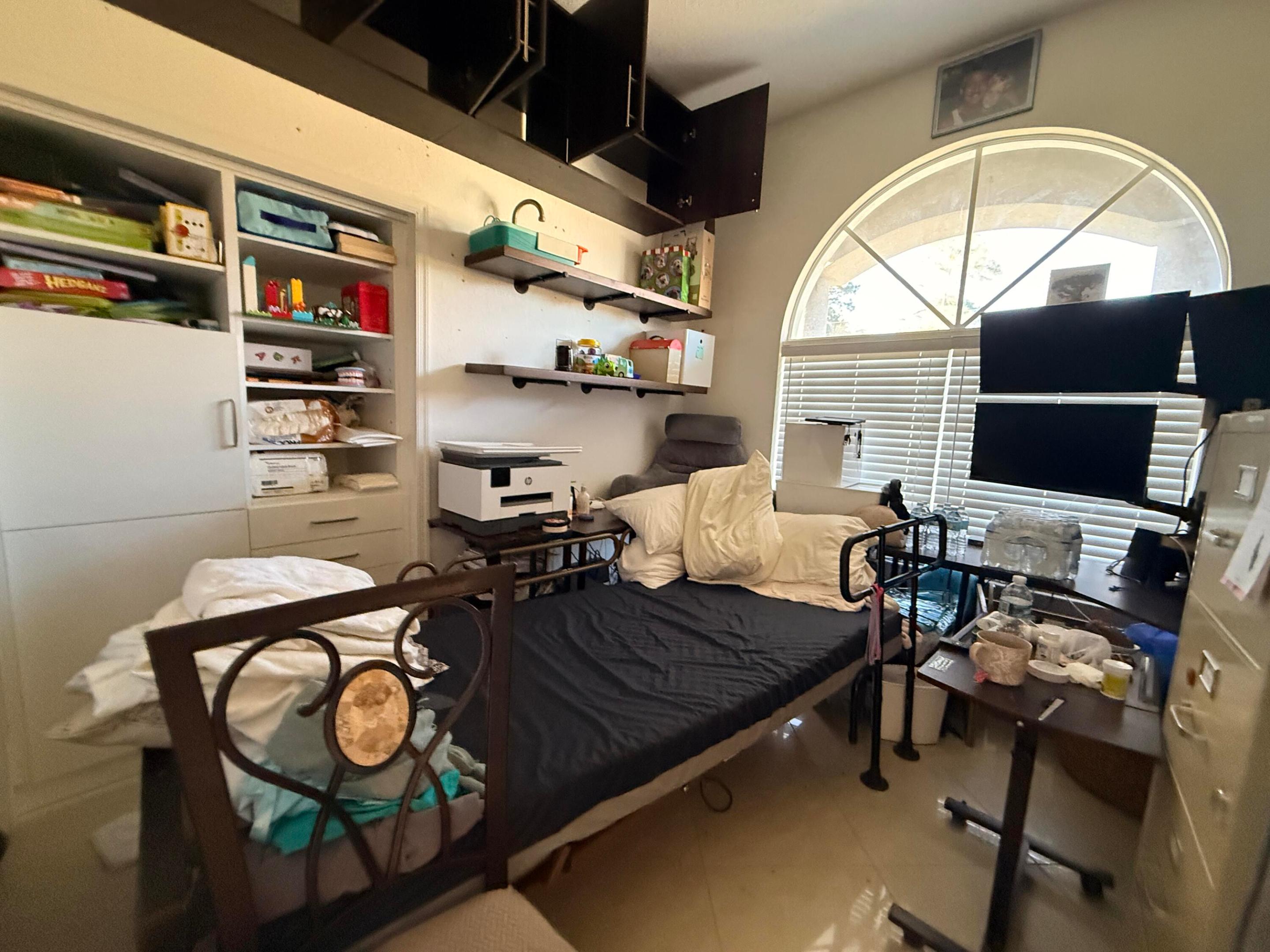 11-43-40~ N 237.9 FT OF S  3380.6 FT OF E 209.6 FT - Residential