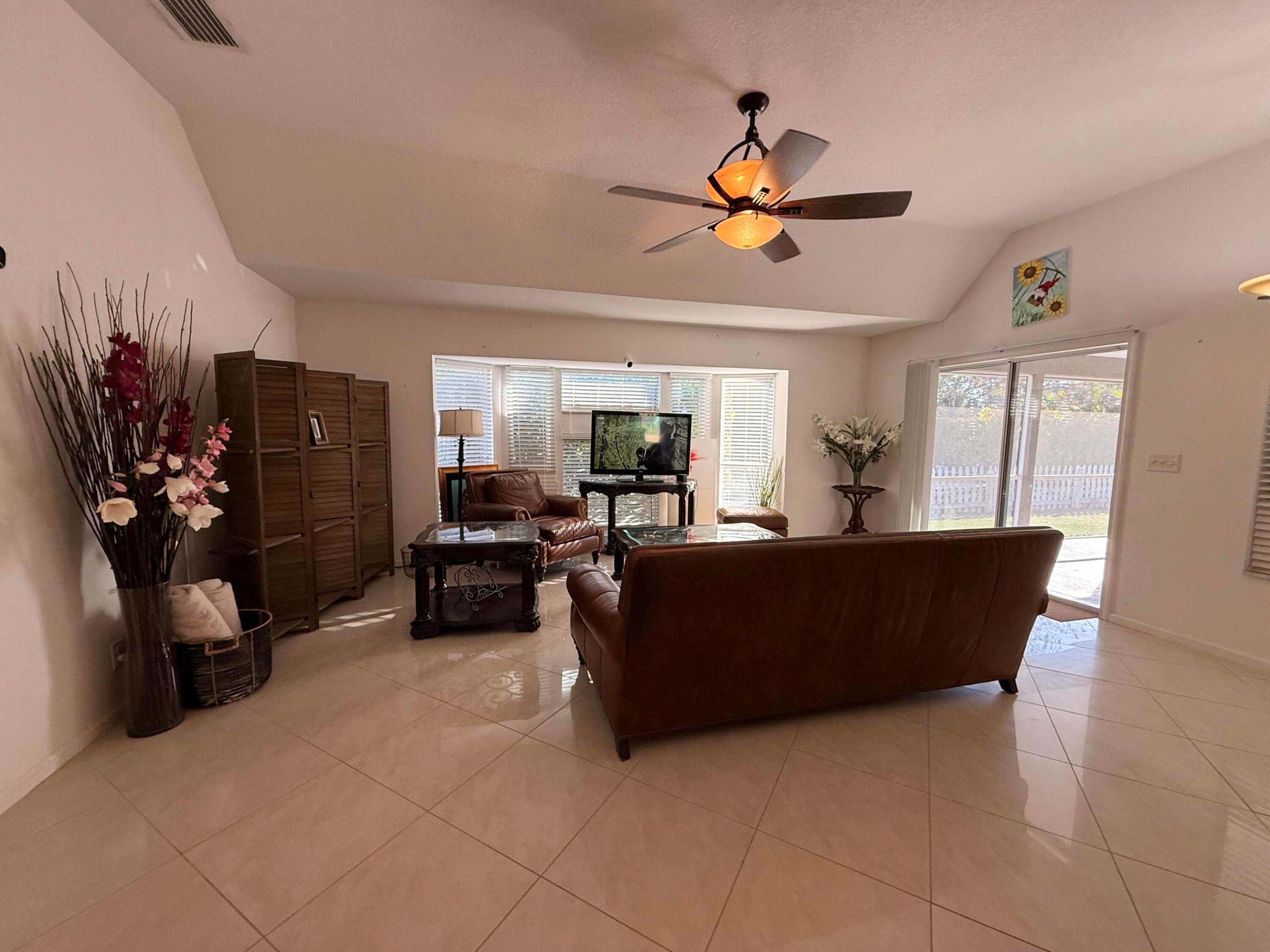 11-43-40~ N 237.9 FT OF S  3380.6 FT OF E 209.6 FT - Residential