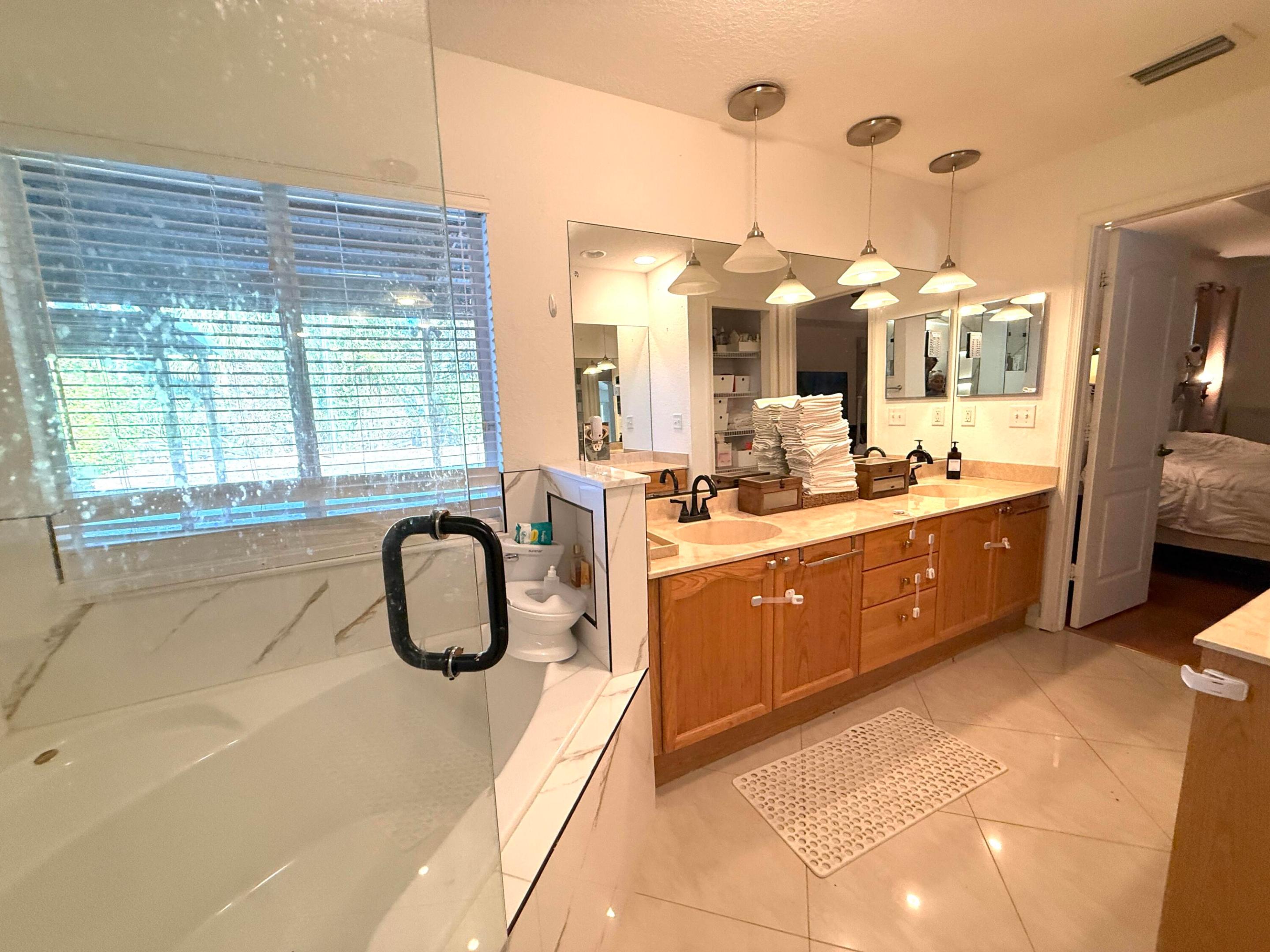 11-43-40~ N 237.9 FT OF S  3380.6 FT OF E 209.6 FT - Residential