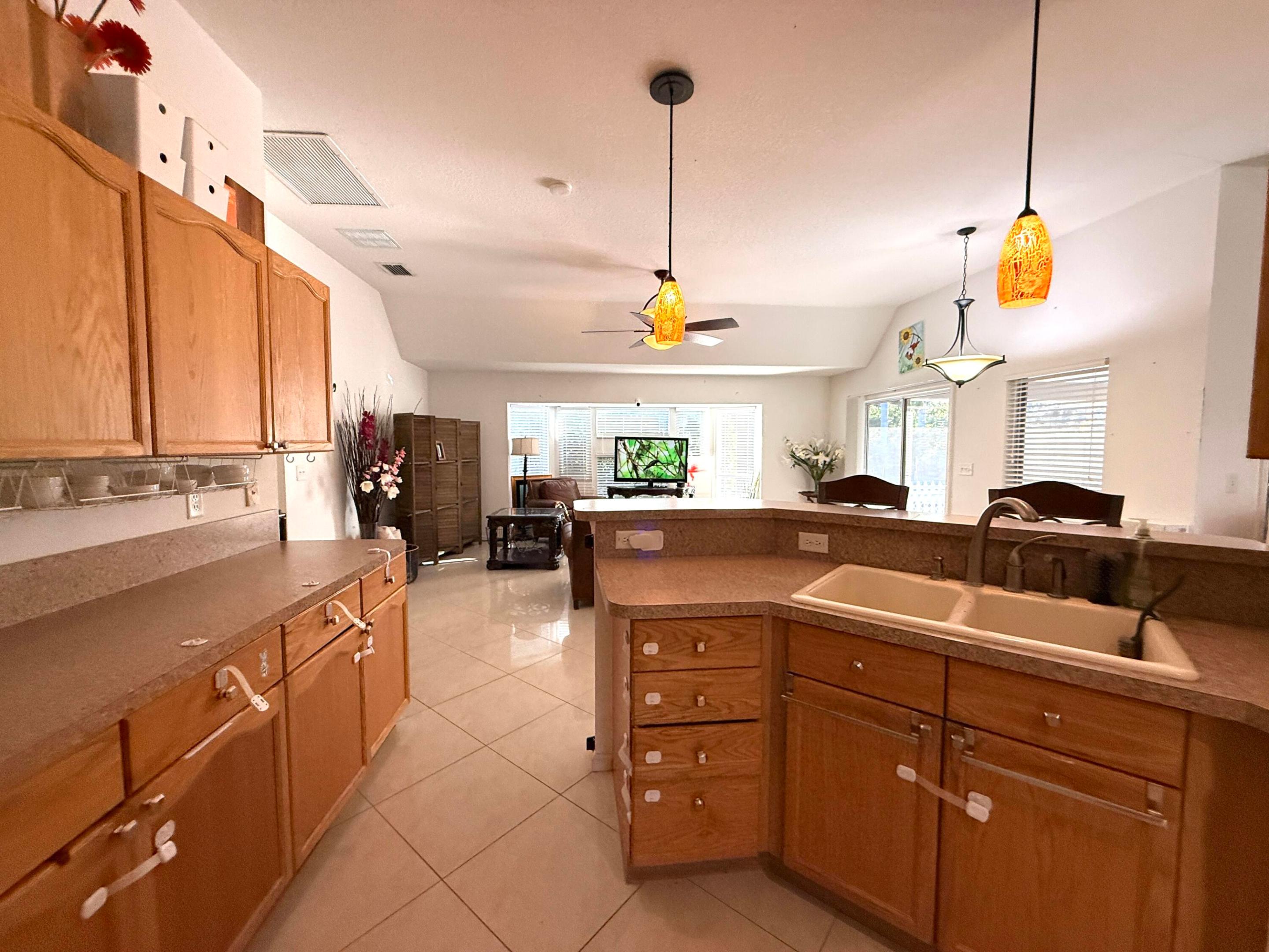 11-43-40~ N 237.9 FT OF S  3380.6 FT OF E 209.6 FT - Residential