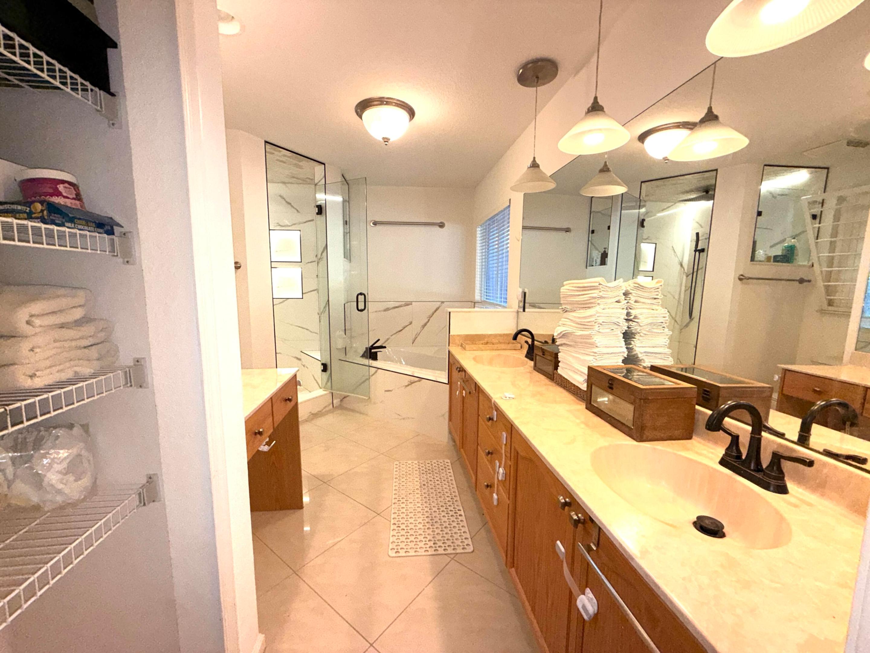 11-43-40~ N 237.9 FT OF S  3380.6 FT OF E 209.6 FT - Residential