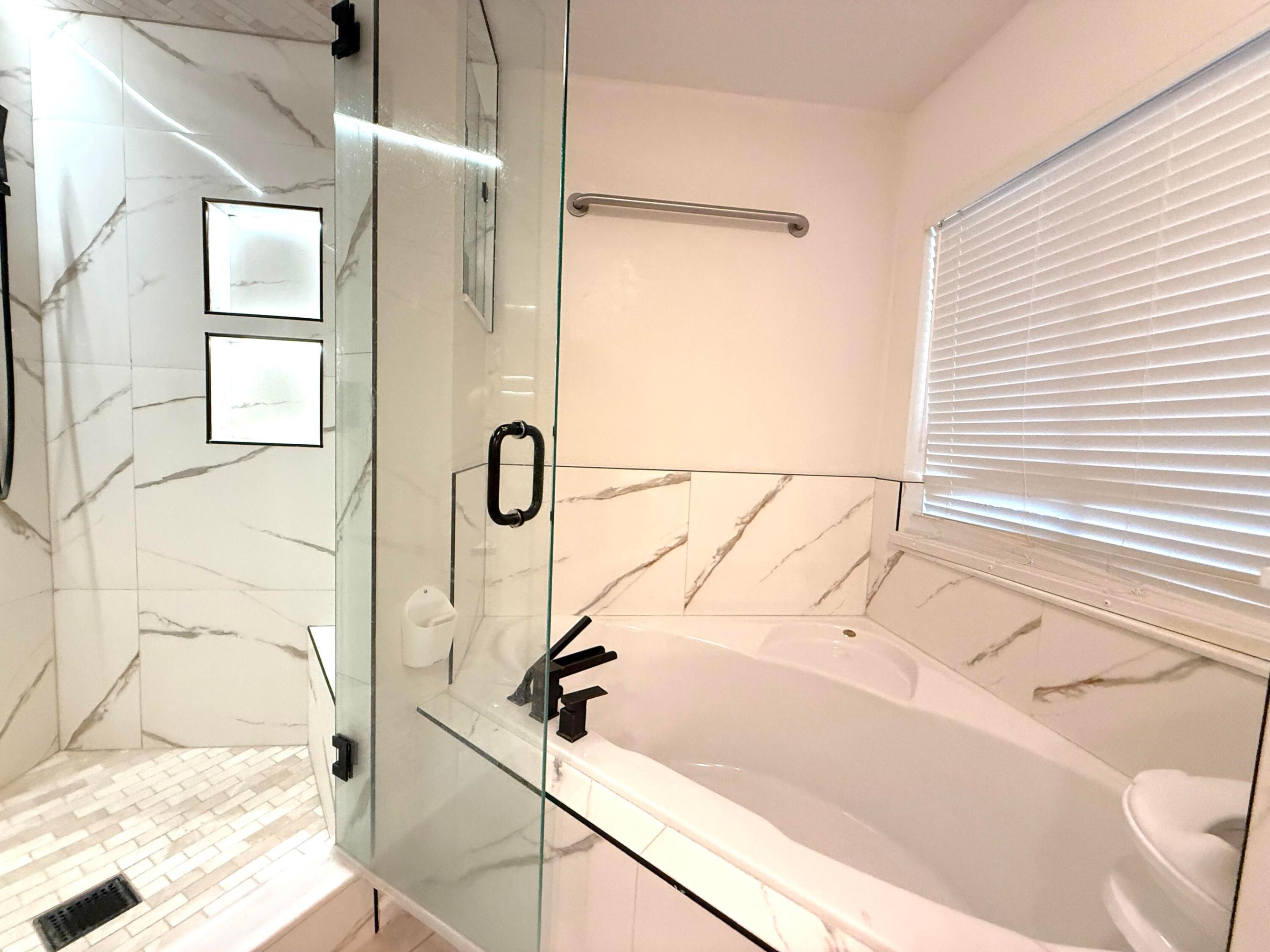 11-43-40~ N 237.9 FT OF S  3380.6 FT OF E 209.6 FT - Residential