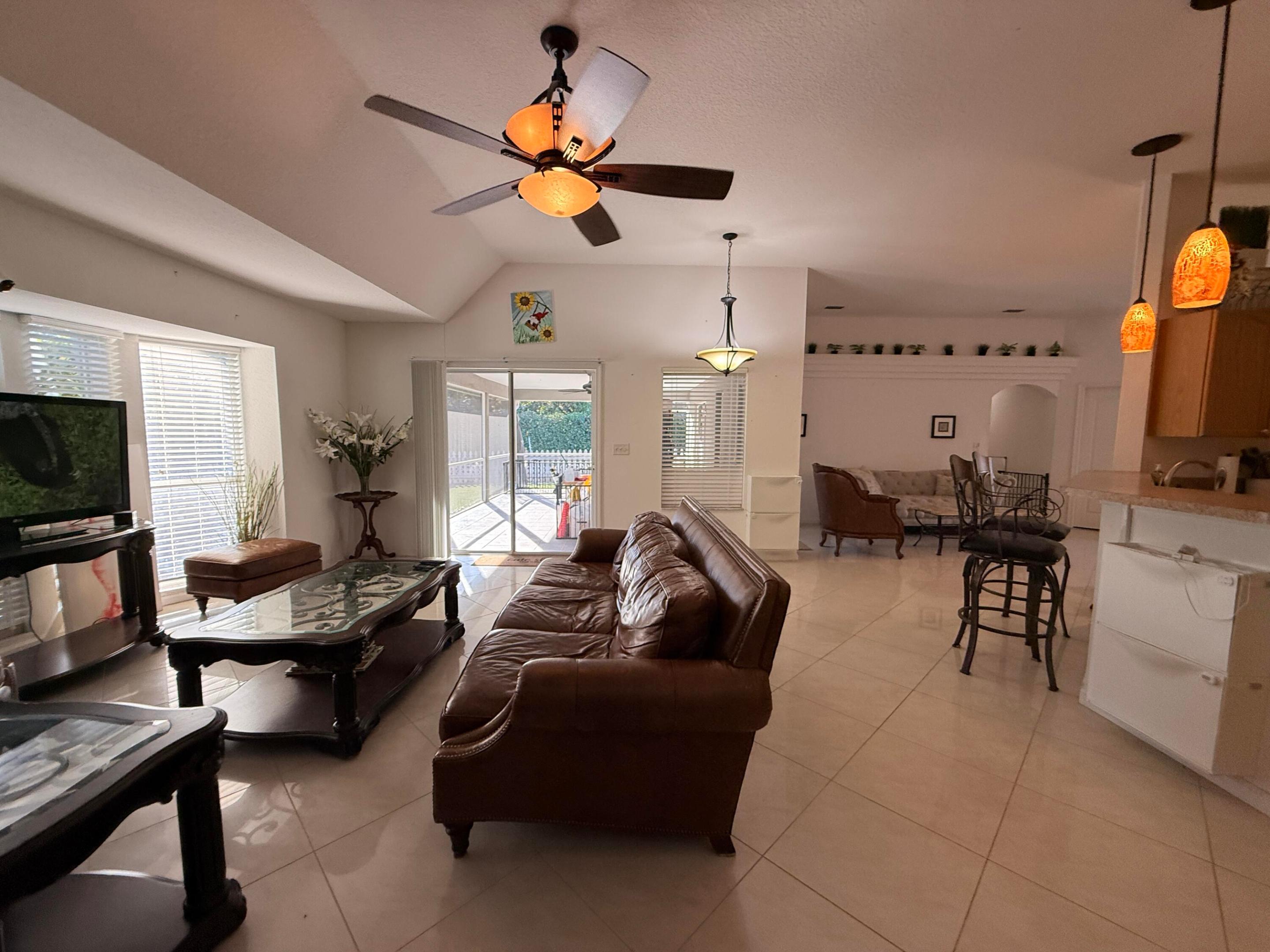 11-43-40~ N 237.9 FT OF S  3380.6 FT OF E 209.6 FT - Residential