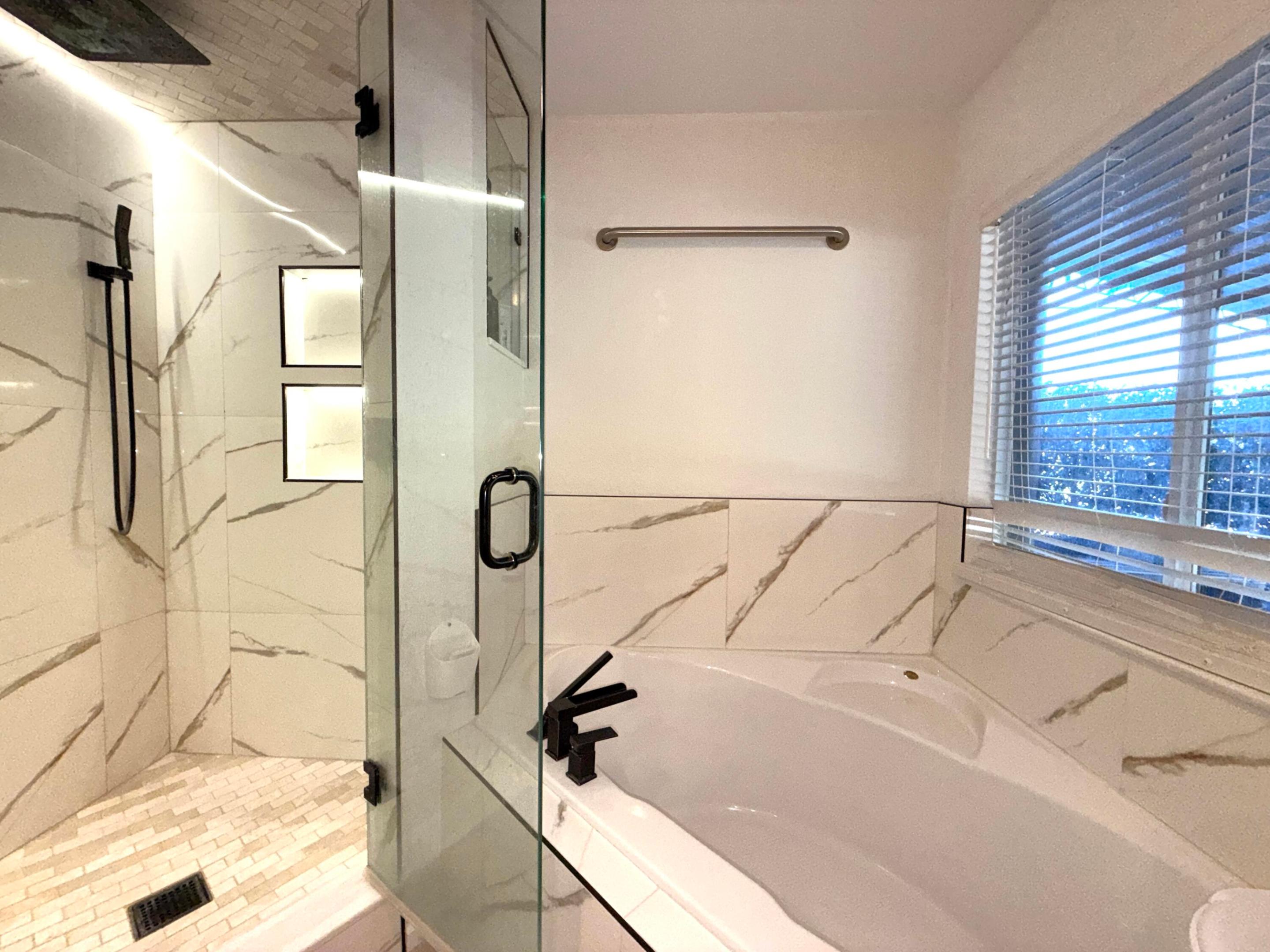 11-43-40~ N 237.9 FT OF S  3380.6 FT OF E 209.6 FT - Residential