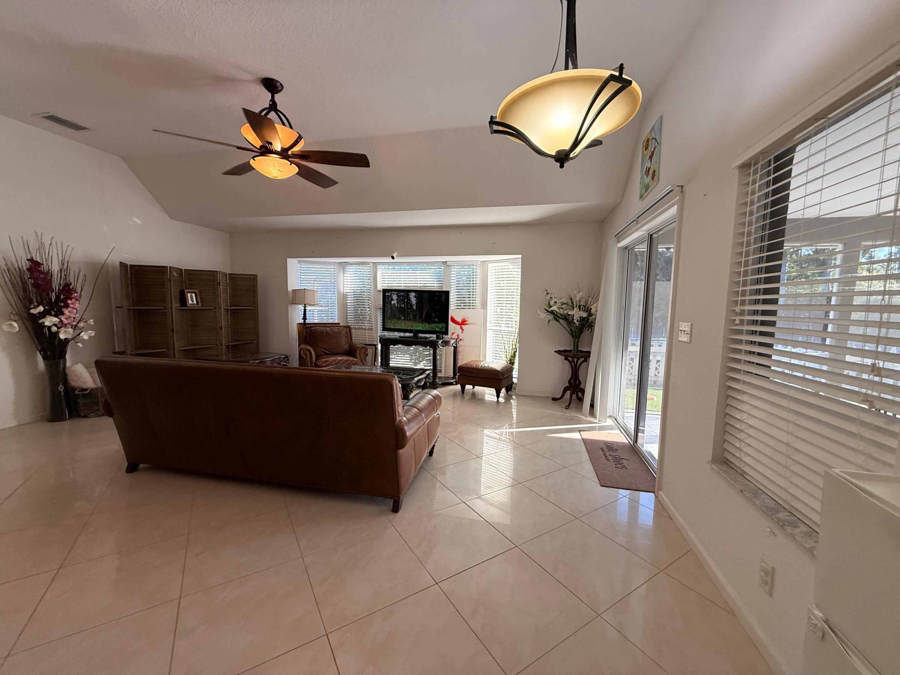 11-43-40~ N 237.9 FT OF S  3380.6 FT OF E 209.6 FT - Residential