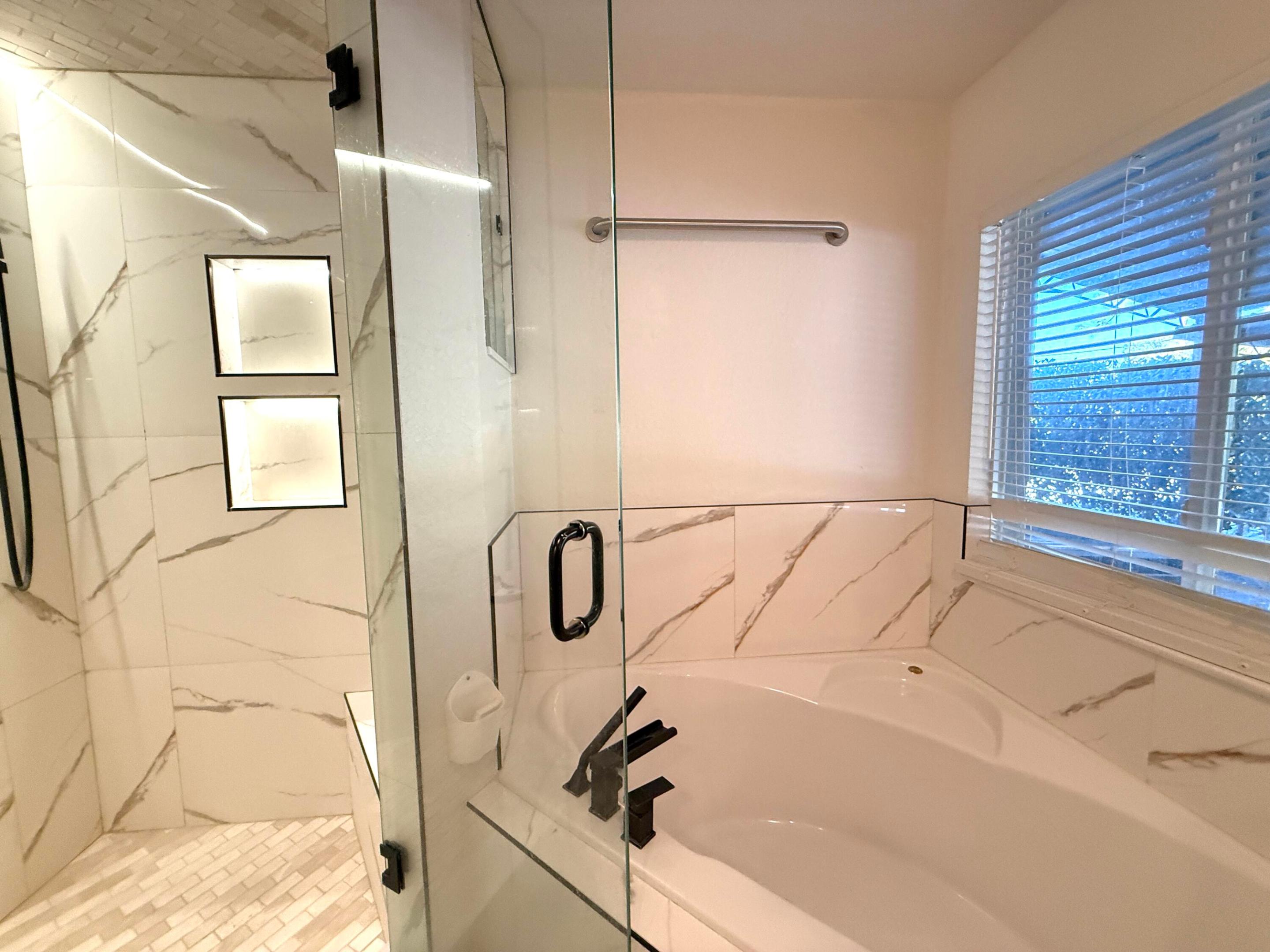 11-43-40~ N 237.9 FT OF S  3380.6 FT OF E 209.6 FT - Residential