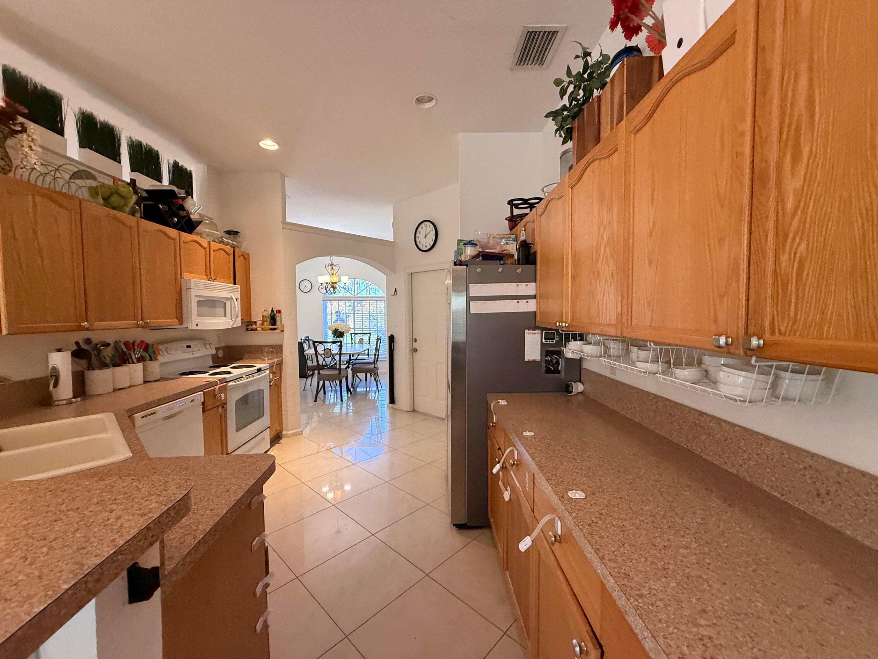 11-43-40~ N 237.9 FT OF S  3380.6 FT OF E 209.6 FT - Residential