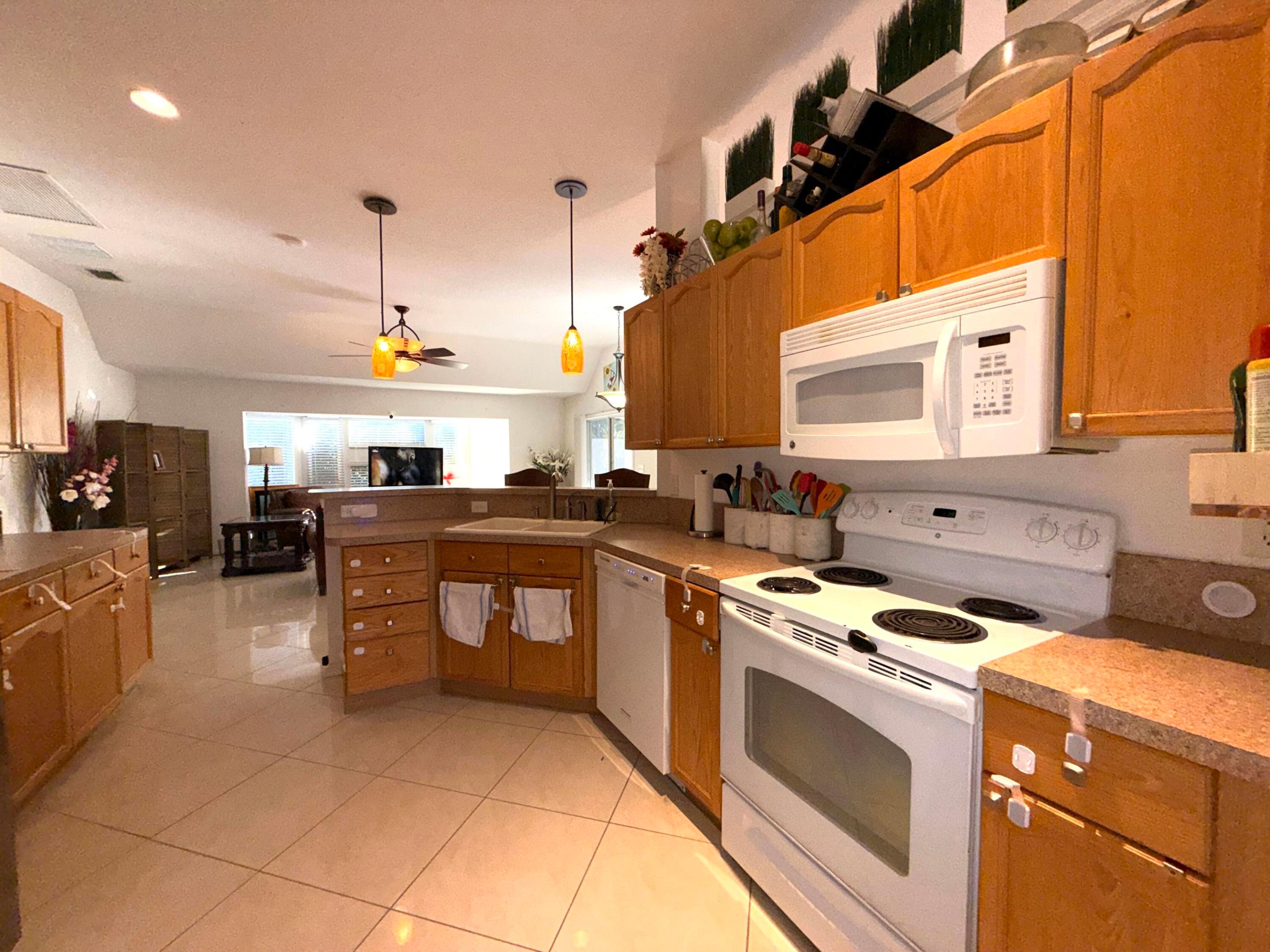 11-43-40~ N 237.9 FT OF S  3380.6 FT OF E 209.6 FT - Residential