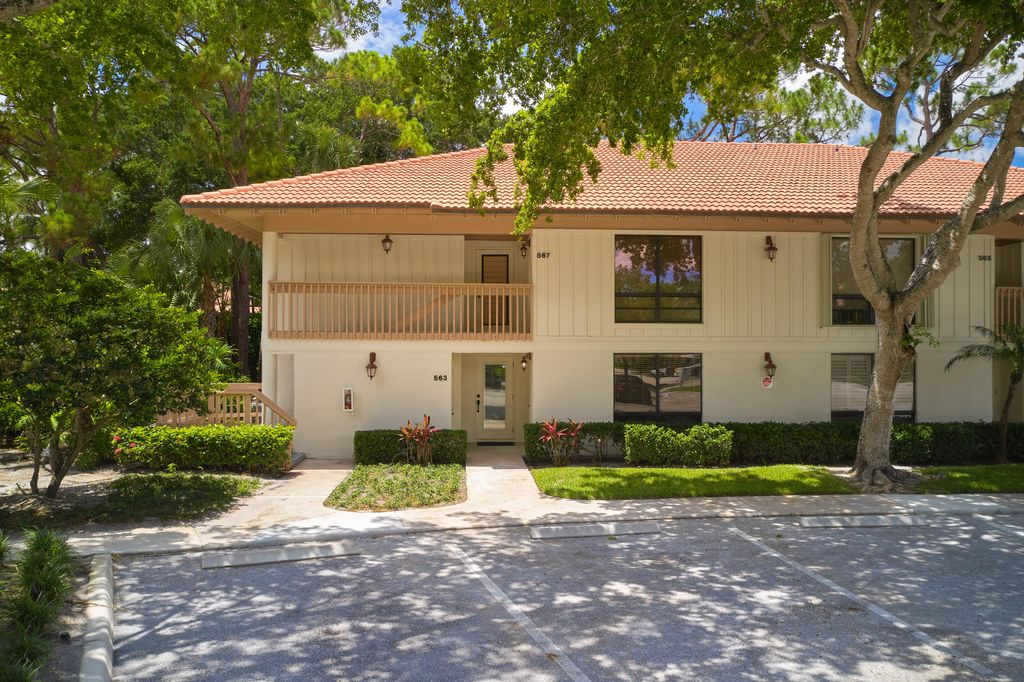 Photo of 563 Brackenwood Place, Palm Beach Gardens, FL 33418 (MLS # B26041633)