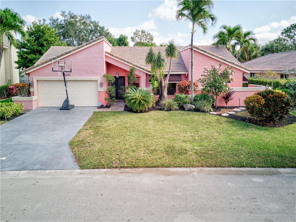 4 bedroom/2 bath pool, located within the highly coveted community of Hidden Hammocks/Oakbrook Subdivision.
This spacious Coral Springs home looks extremely clean and ready to move in. Stainless Steal appliances, sink island with bar top sitting and spacious bedrooms. Large master bedroom over looking the pool patio. Renovated bathrooms feature a modern and sleek design. This open floor plan home is loaded with storage. Walking distance to schools, and minutes from shops and restaurants.
This one will not last!