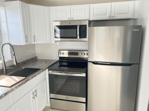 162 Camden G West Palm Beach FL 33417