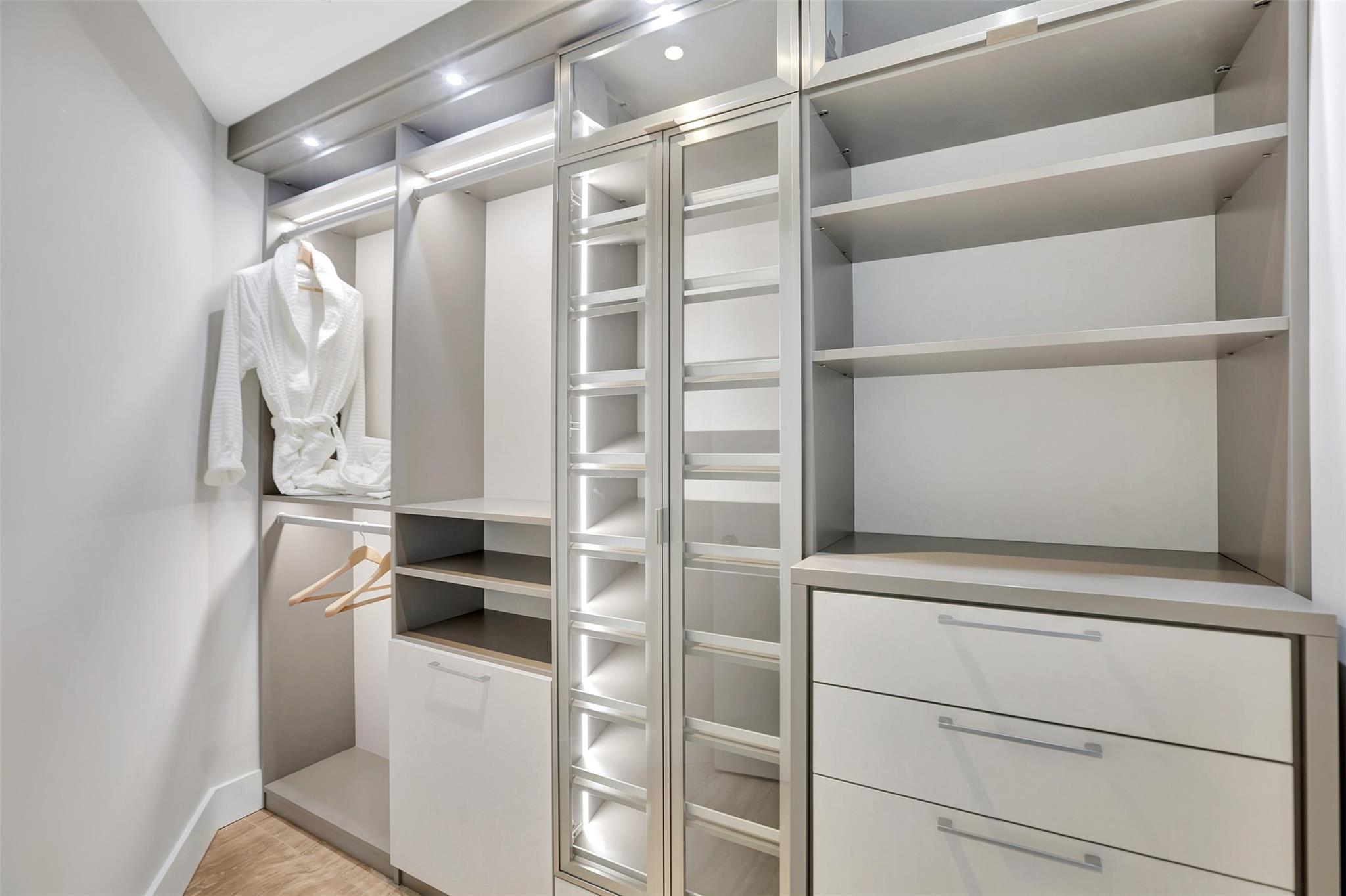 Four Seasons - Residential Lease