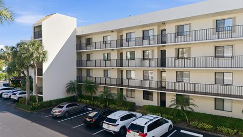 Tiny photo for 3138 Via Poinciana #306, Lake Worth, FL 33467 (MLS # B26017850)
