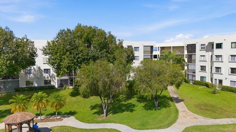 Tiny photo for 3138 Via Poinciana #306, Lake Worth, FL 33467 (MLS # B26017850)
