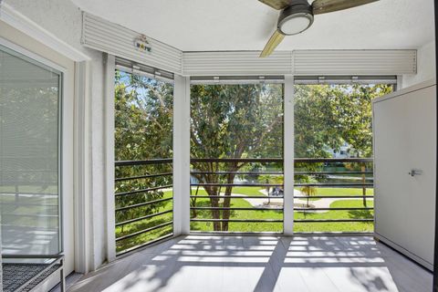 Tiny photo for 3138 Via Poinciana #306, Lake Worth, FL 33467 (MLS # B26017850)
