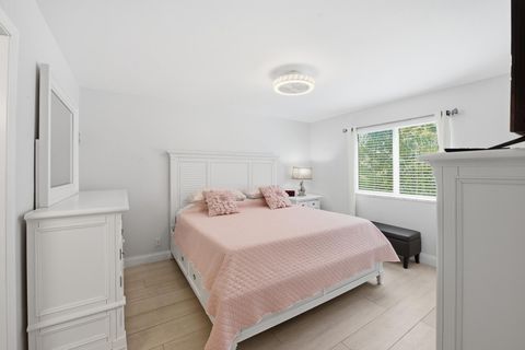 Tiny photo for 3138 Via Poinciana #306, Lake Worth, FL 33467 (MLS # B26017850)
