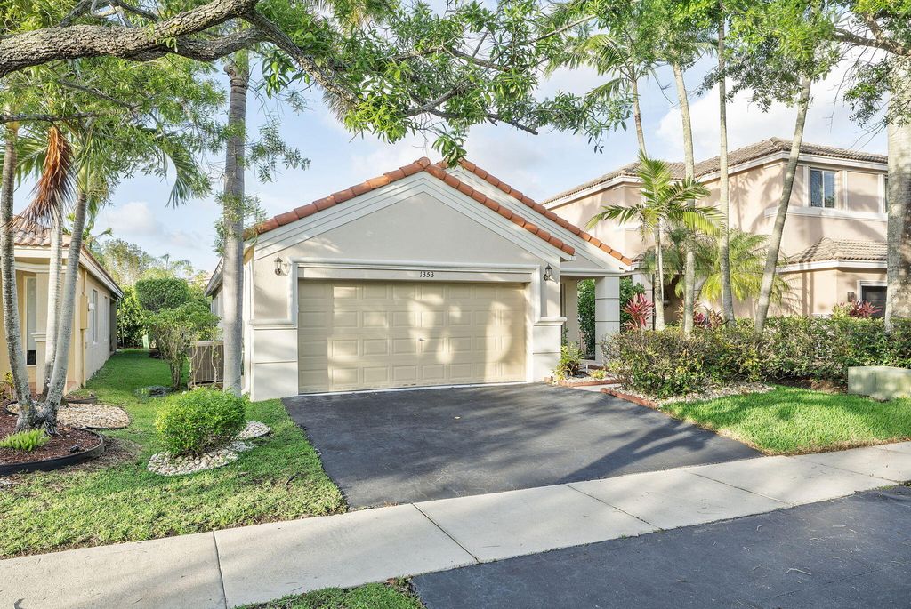 Photo of 1353 Canary Island Drive, Weston, FL 33327 (MLS # B26016200)