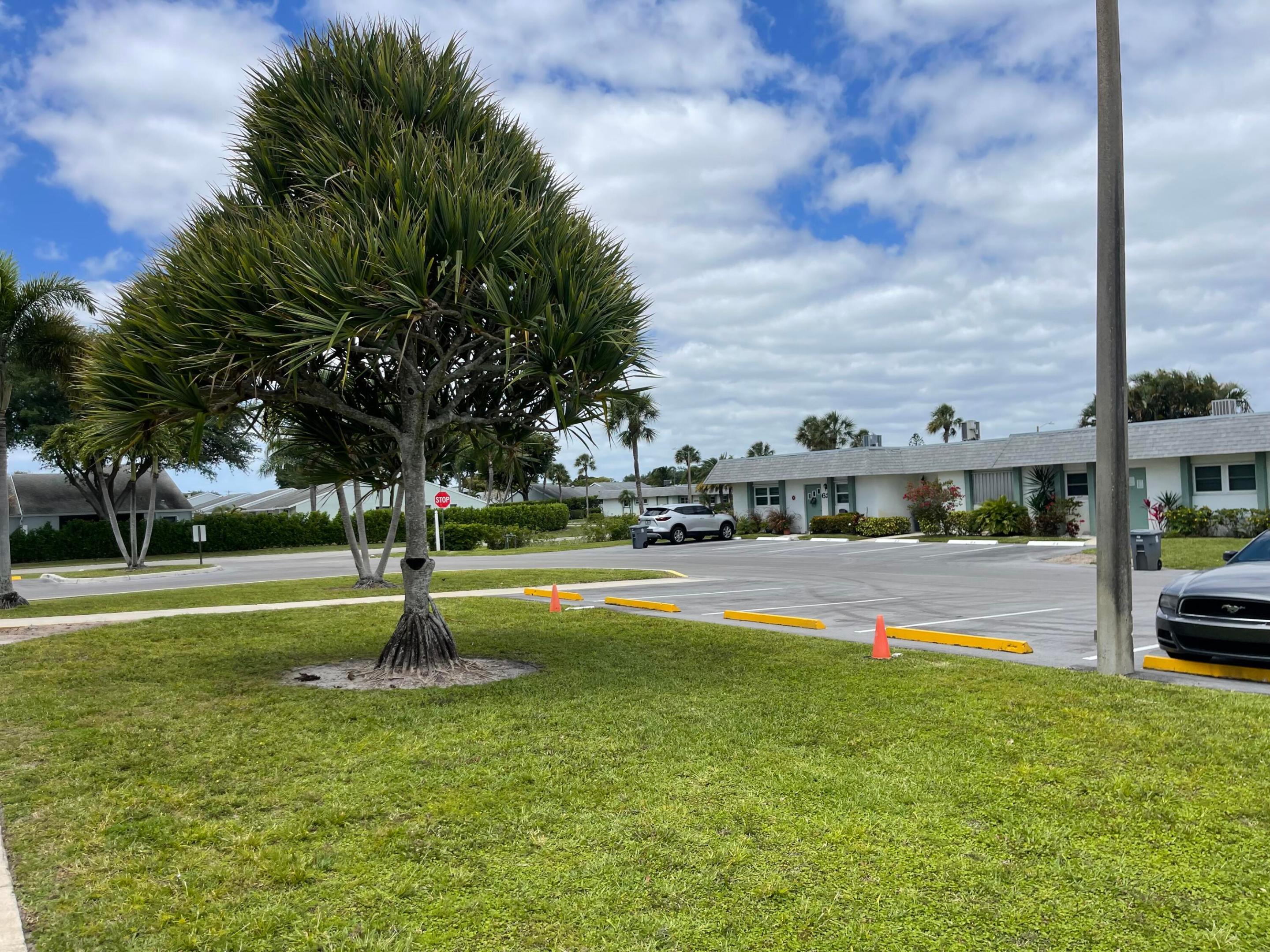 CRESTHAVEN TOWNHOMES SEC 5 CONDO - Residential