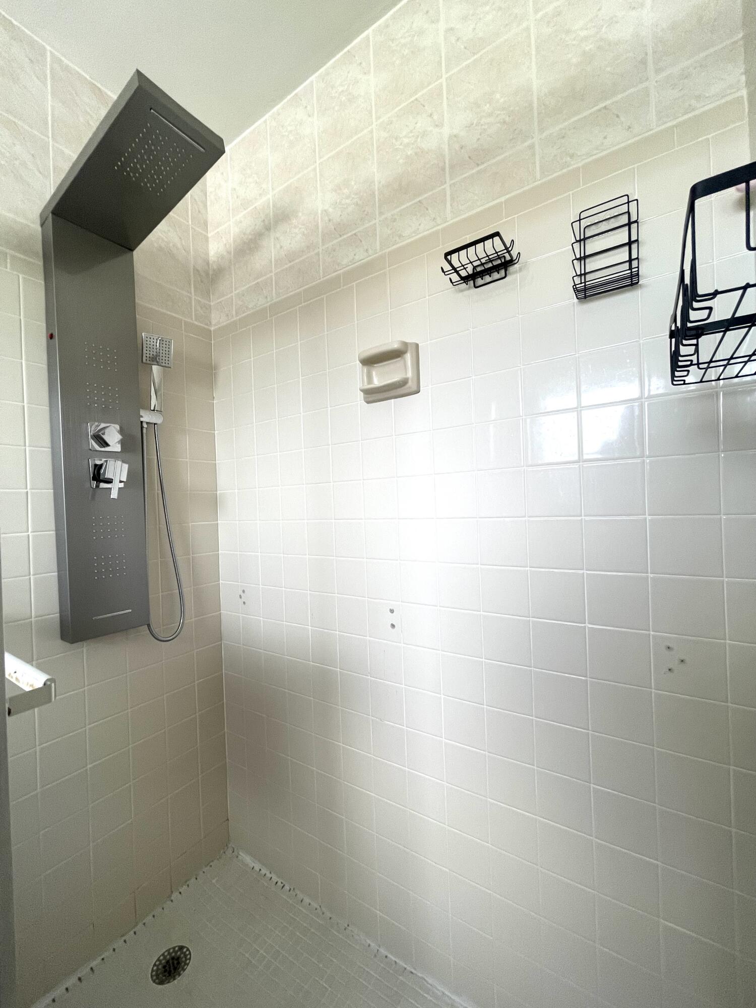 CRESTHAVEN TOWNHOMES SEC 5 CONDO - Residential