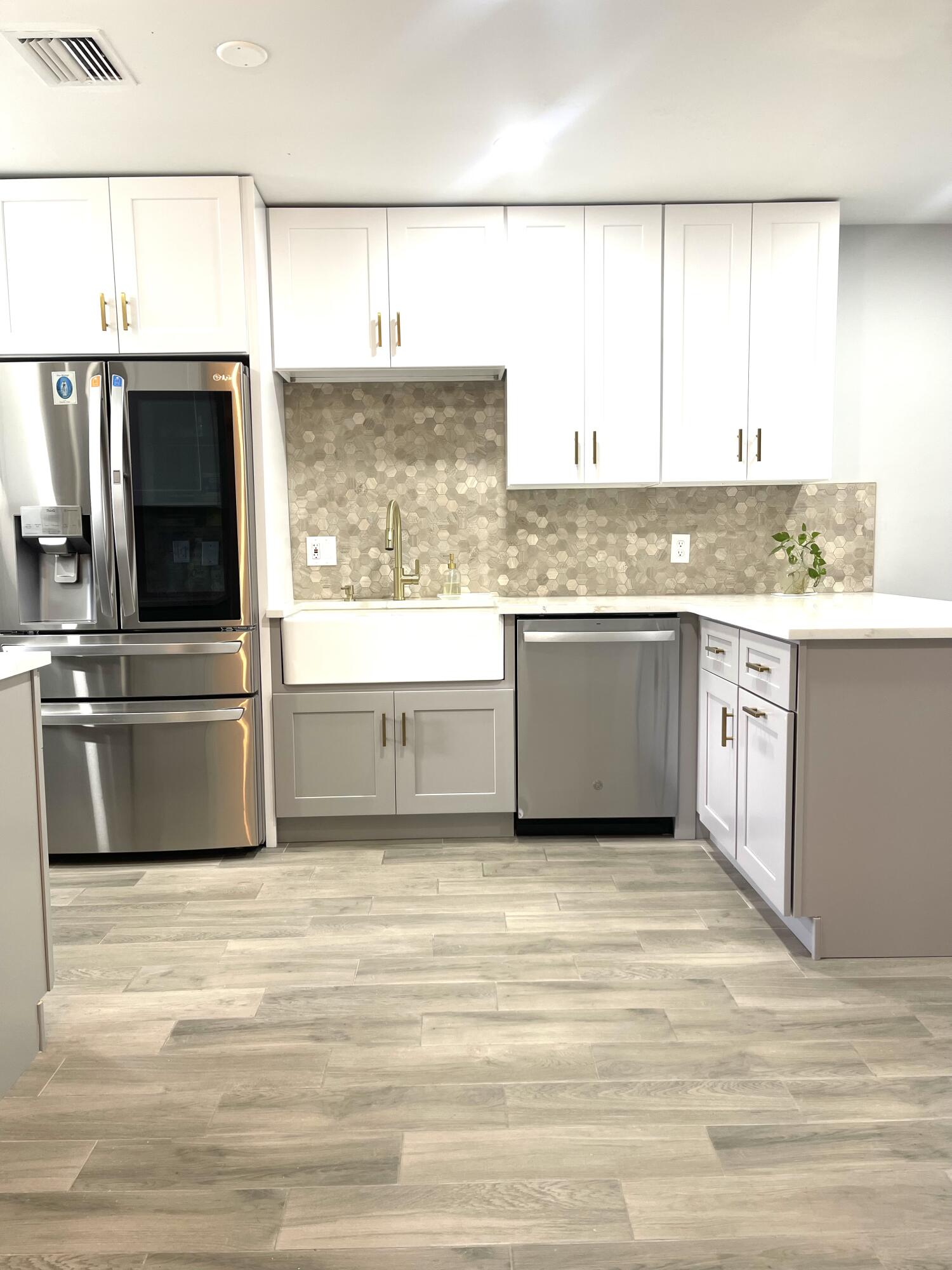 CRESTHAVEN TOWNHOMES SEC 5 CONDO - Residential