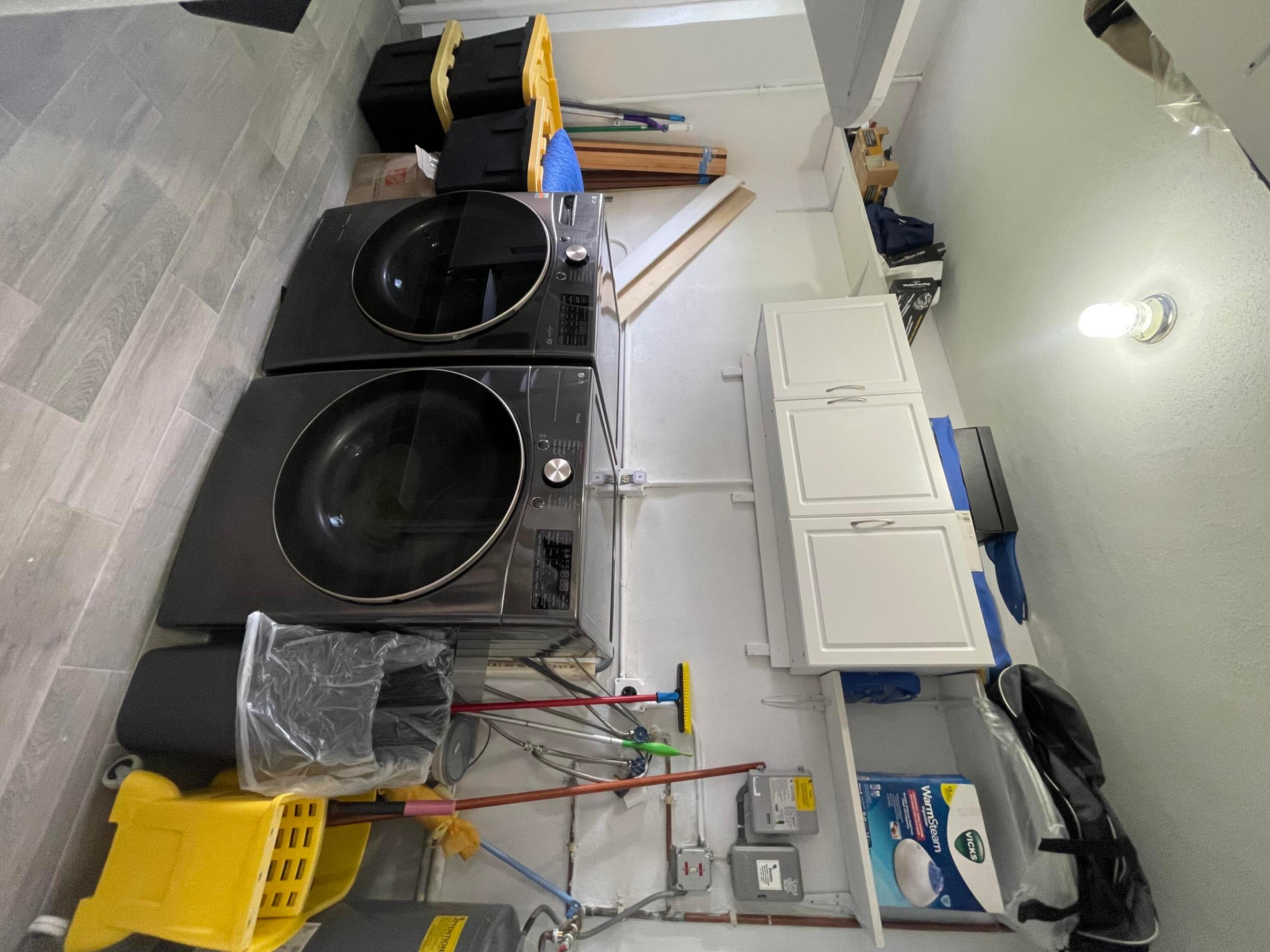 CRESTHAVEN TOWNHOMES SEC 5 CONDO - Residential