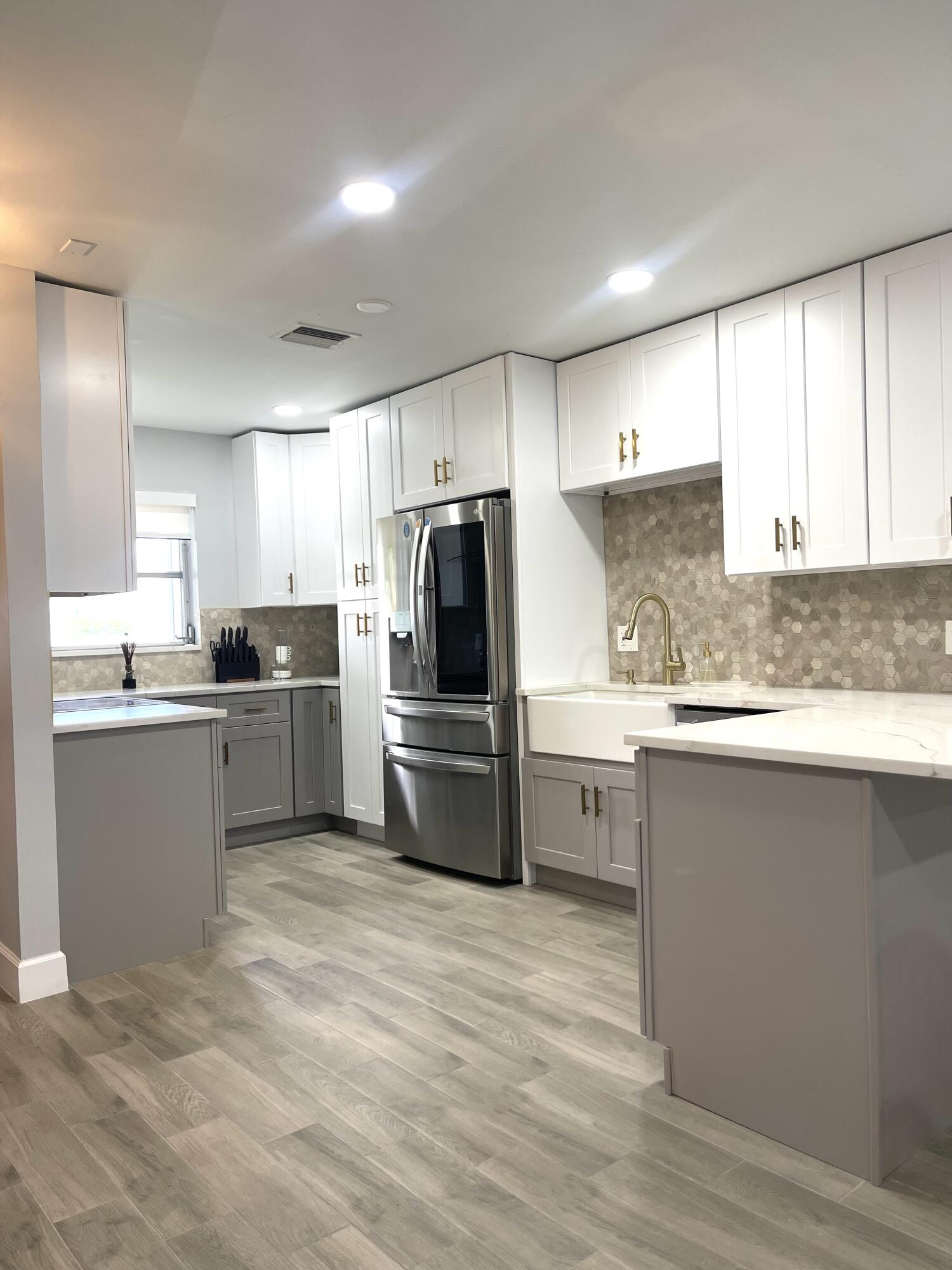 CRESTHAVEN TOWNHOMES SEC 5 CONDO - Residential