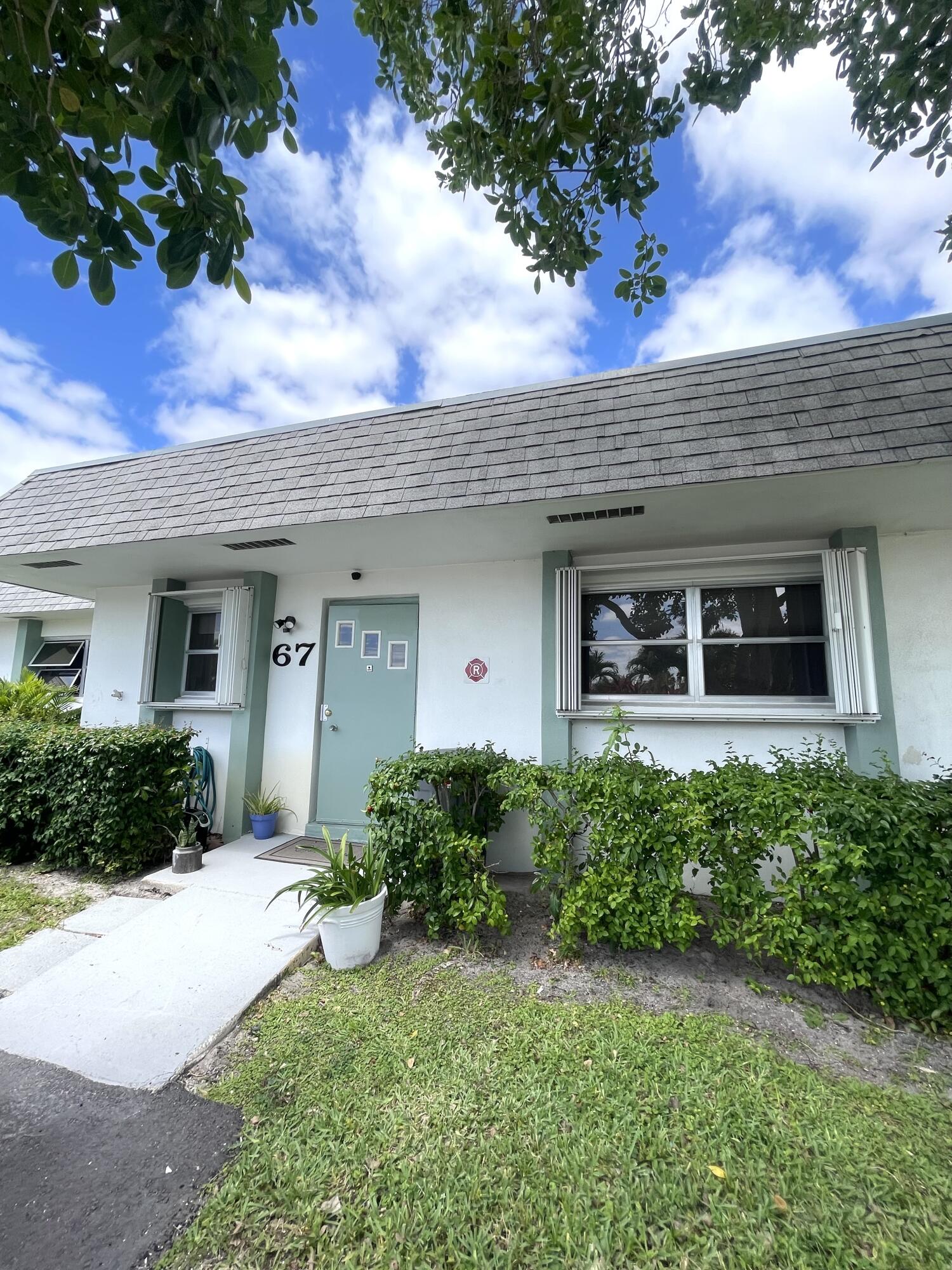 CRESTHAVEN TOWNHOMES SEC 5 CONDO - Residential