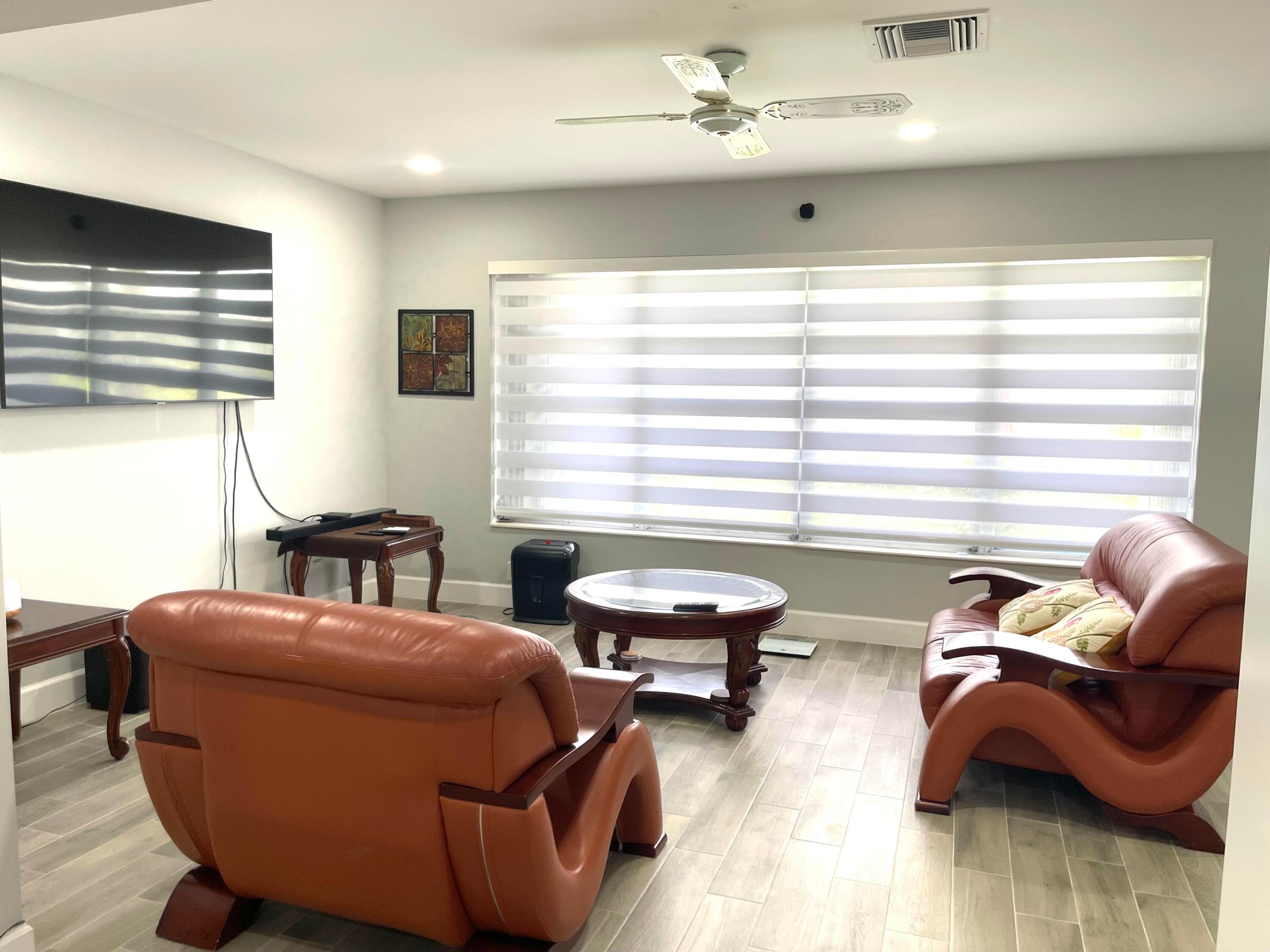 CRESTHAVEN TOWNHOMES SEC 5 CONDO - Residential