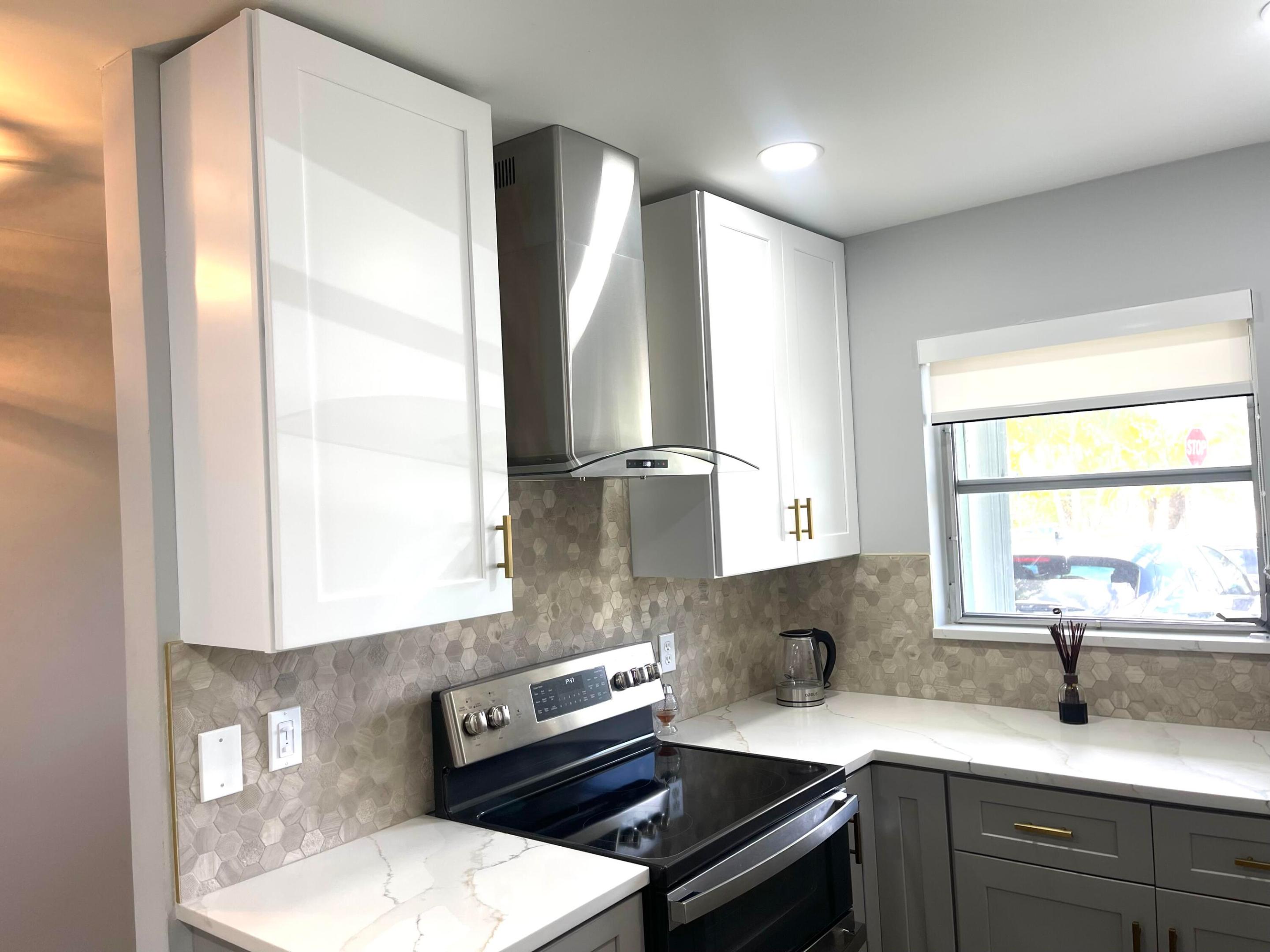 CRESTHAVEN TOWNHOMES SEC 5 CONDO - Residential