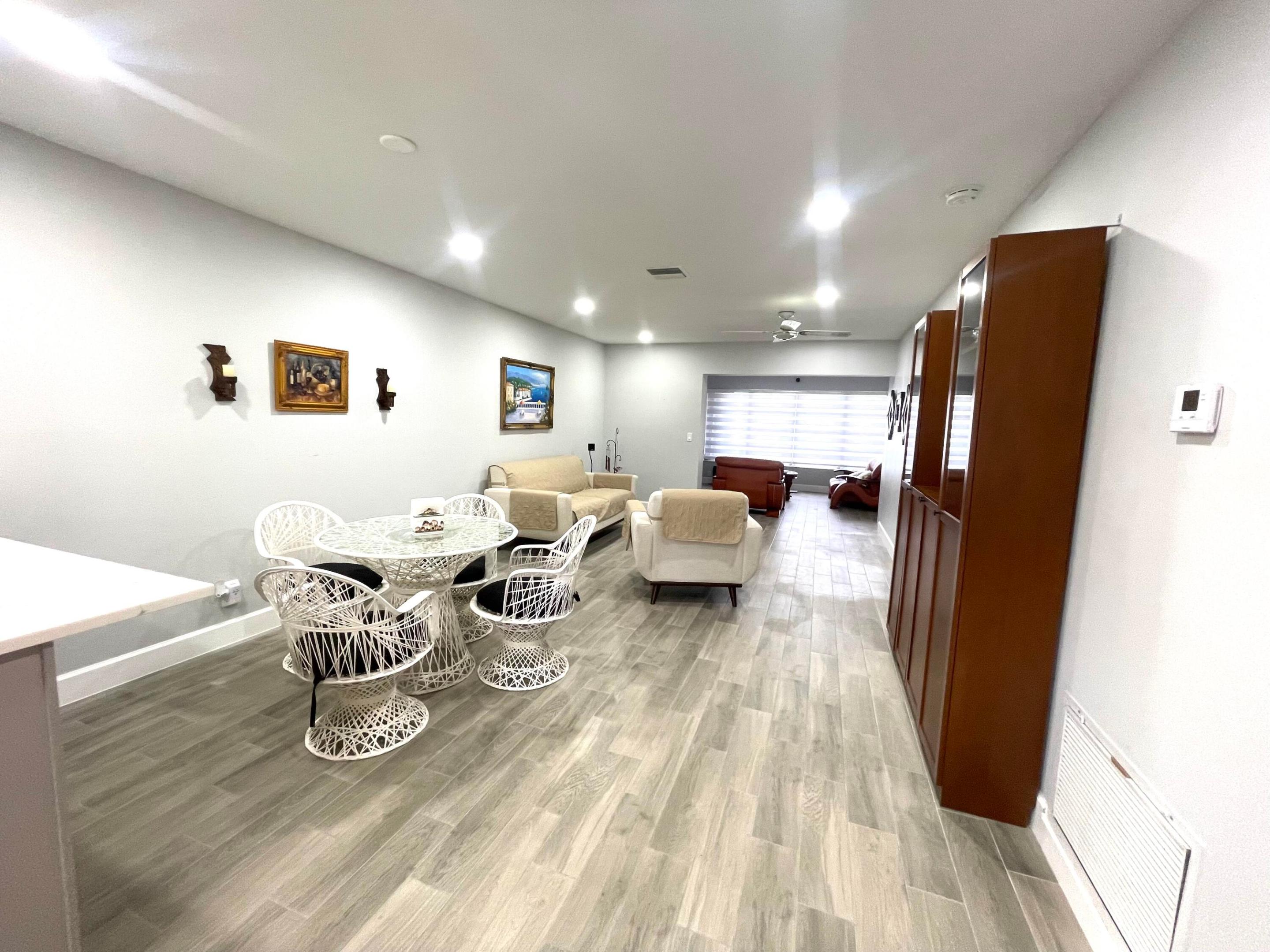 CRESTHAVEN TOWNHOMES SEC 5 CONDO - Residential