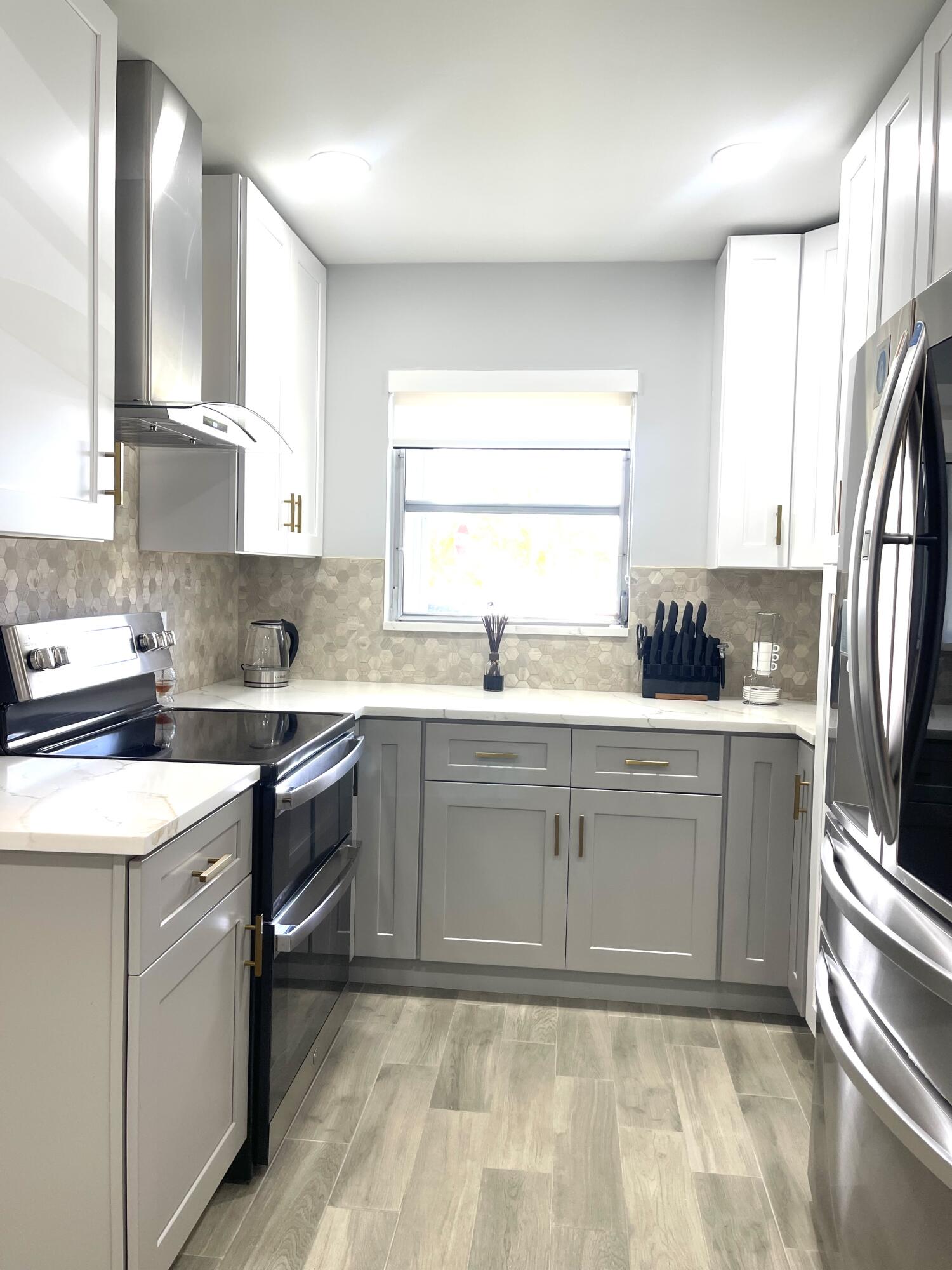 CRESTHAVEN TOWNHOMES SEC 5 CONDO - Residential